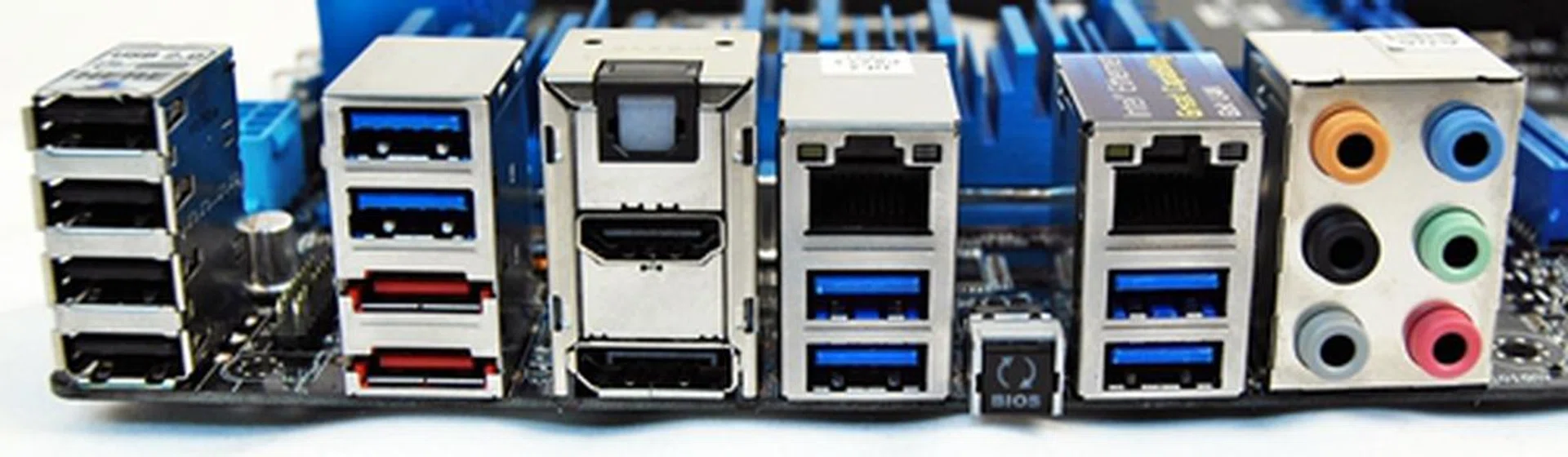 The left block of ports are USB 2.0 and the two USB 3.0 ports sit above the eSATA ports. The gap between these two blocks of USB ports will be filled by ASUS Wi-Fi GO! module.