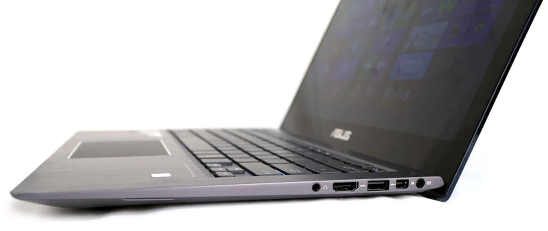 On the right side, you'll find the power plug, a Mini DisplayPort port, the powered USB 3.0 port, an HDMI port and the headphone/microphone combo port.