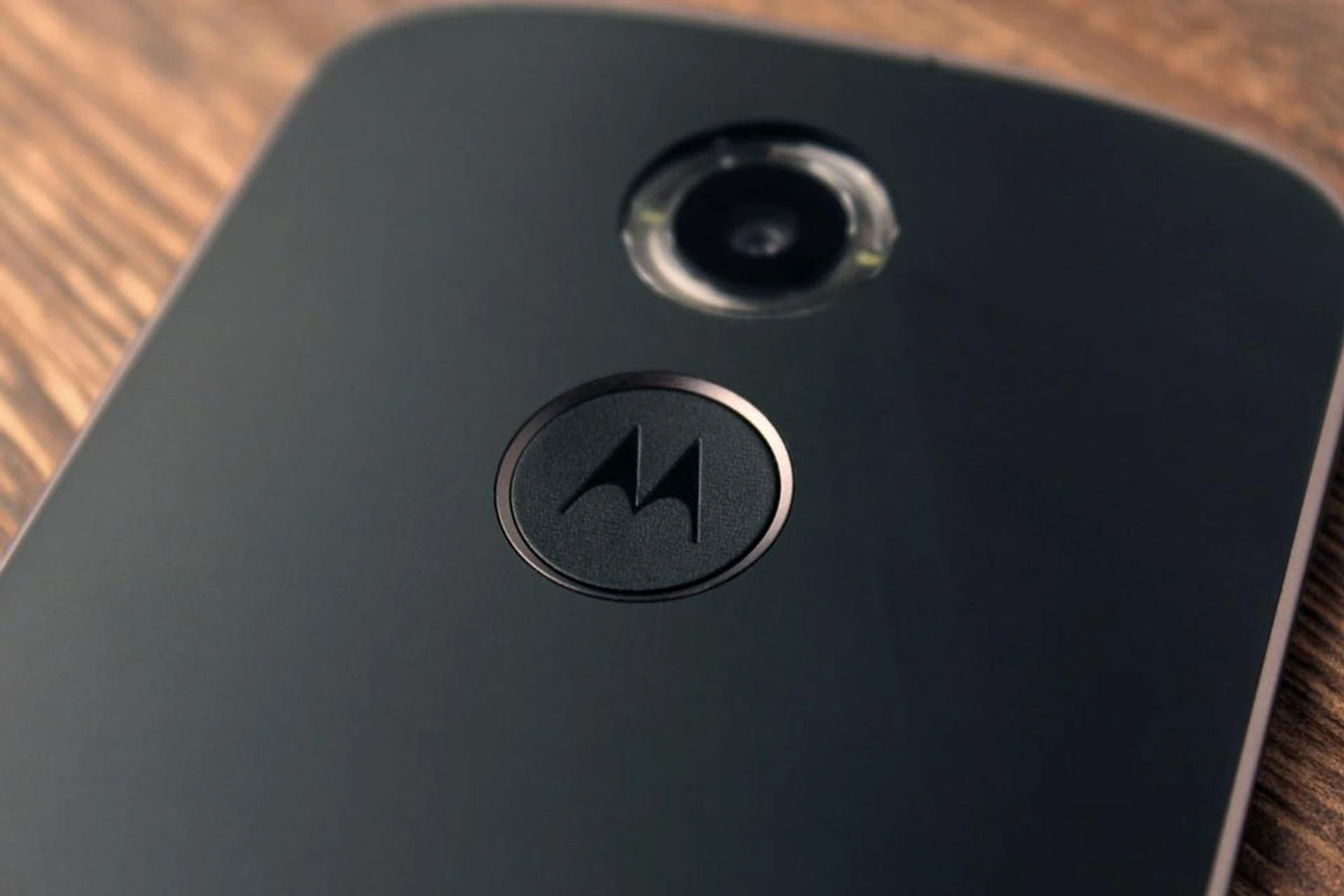 In the middle of every Moto X is Motorola's signature 'M' dimple. It provides a nice anchor point for your finger while you're using the phone.