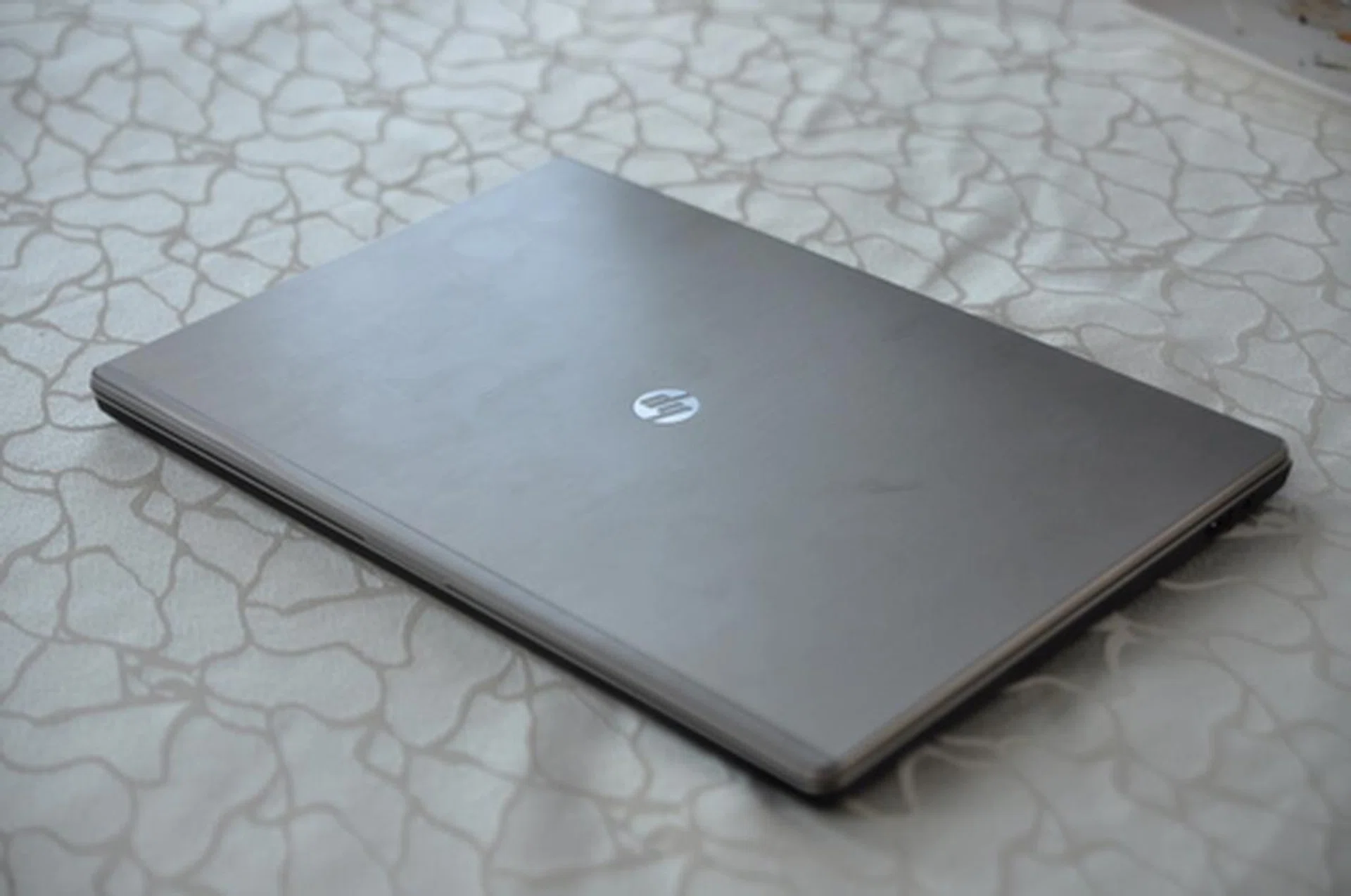 The HP Folio is HP's take on the Ultrabook line of machines and the design borrows heavily from HP's enterprise ready Elitebook series, which is a good thing if you ask us.