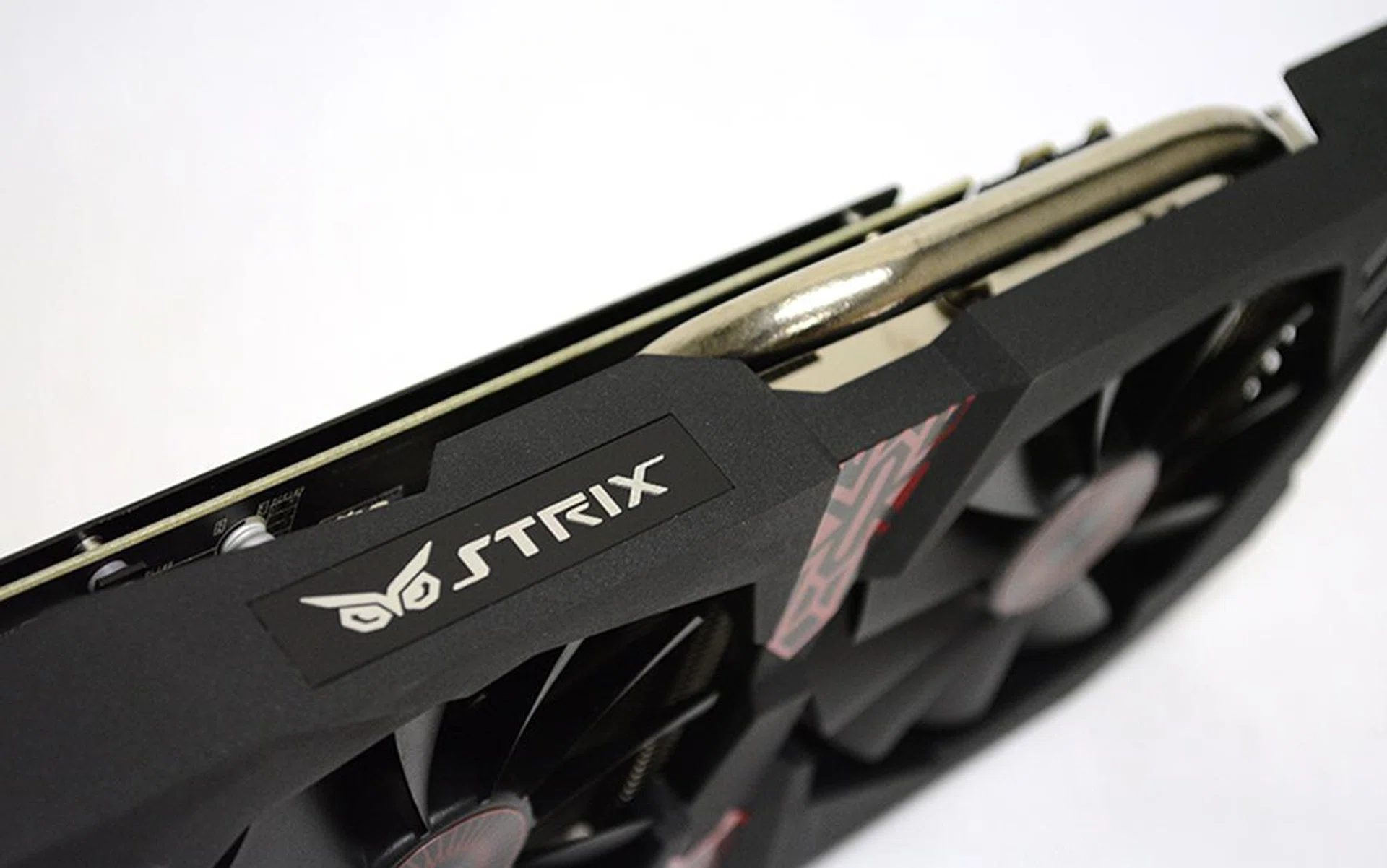 The Radeon R9 380X slots in between the Radeon R9 380 and R9 390.