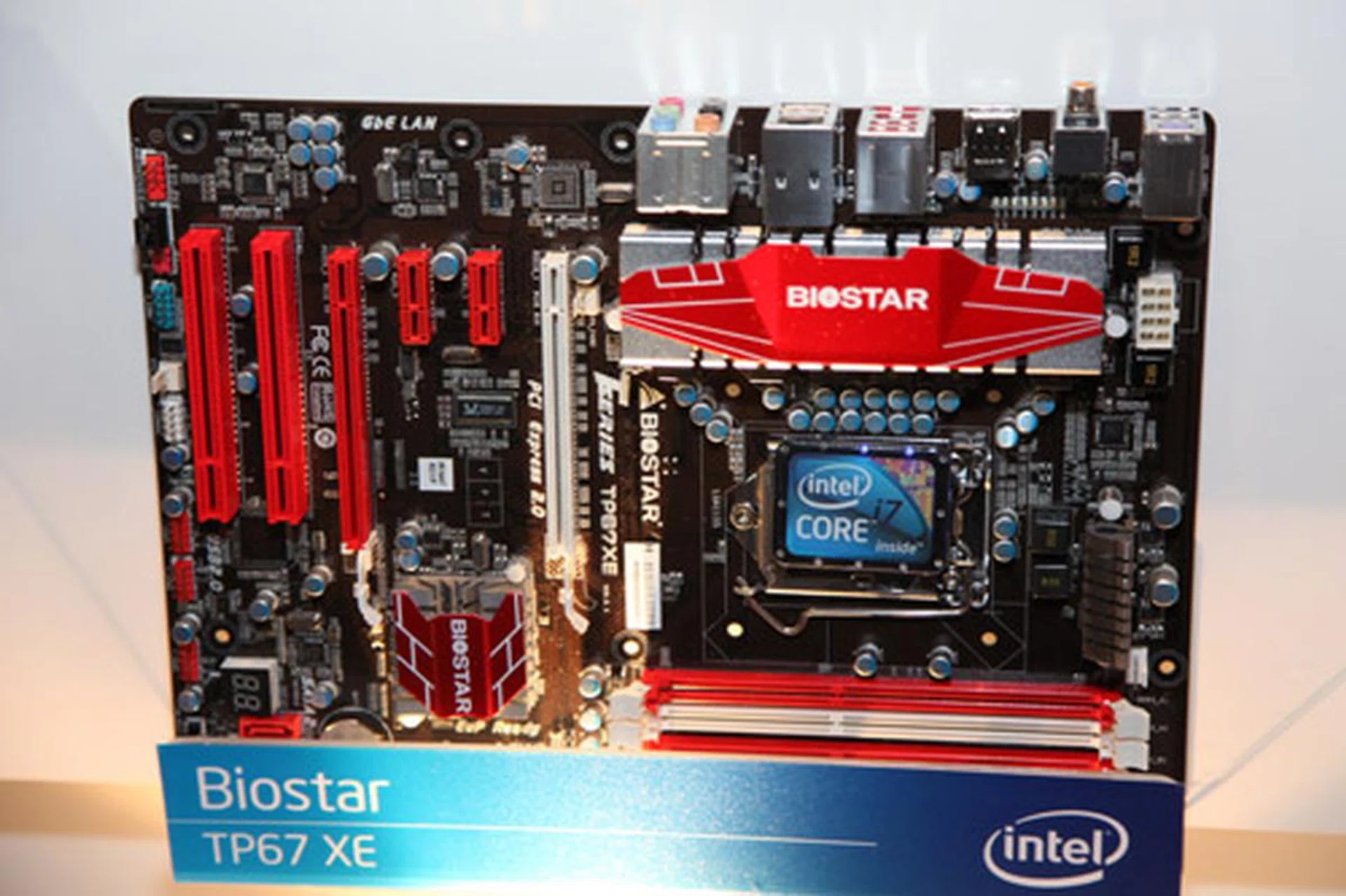 The Biostar TP67 XE also comes with two PCI Express graphics slot for SLI or CrossFireX configuration.