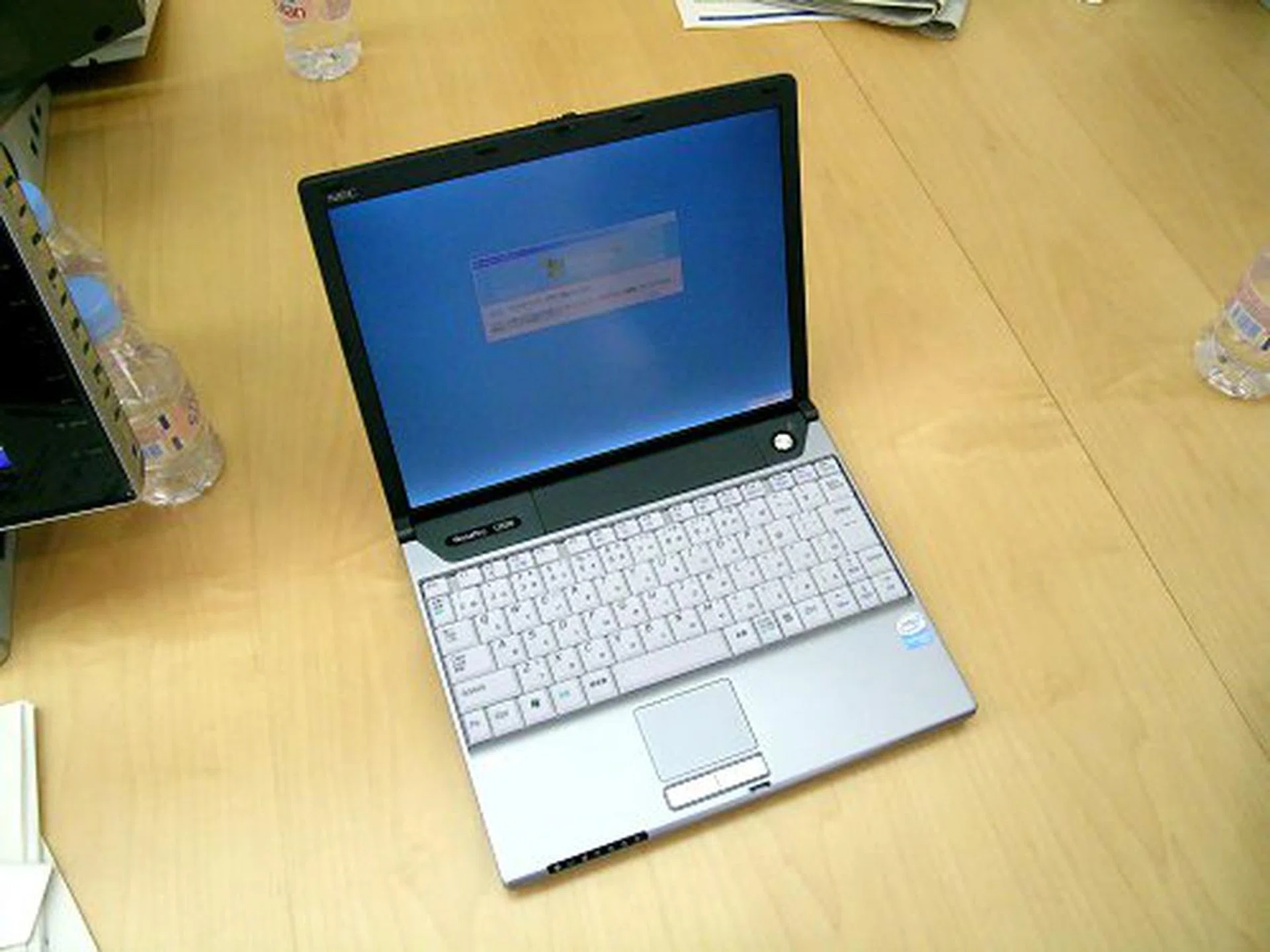 NEC has also rolled out the US50, a mobile B5-sized thin client for true workplace mobility. This model is only available in Japan though. In the global market, NEC will launch an A4-sized 15-inch thin client instead.