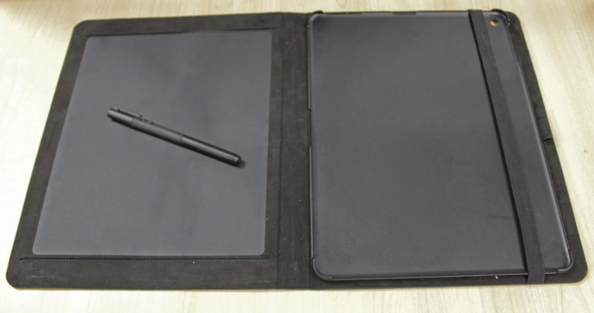 The HP Paper Folio cover has a special section where you can secure writing paper so that it doesn't move around when you're writing.