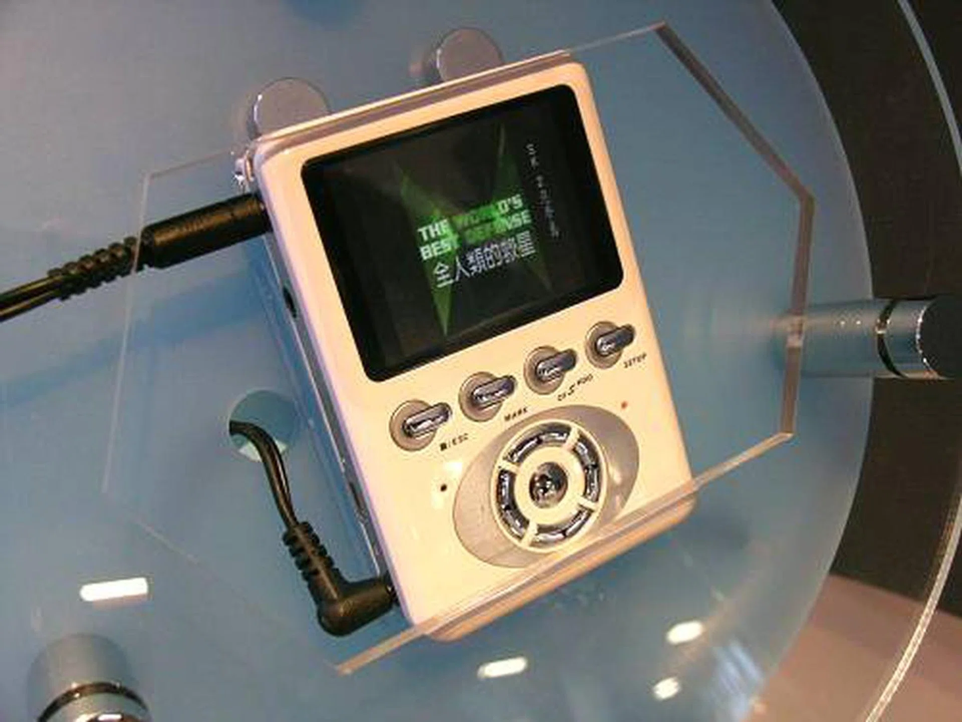 CMC might be one of the world's largest optical disc manufacturers, but that doesn't stop them from going into the portable media player market. The PAV-2717 has real time MPEG-4 recording and playback, MP3 support, photo viewer and CF card expansion slot.