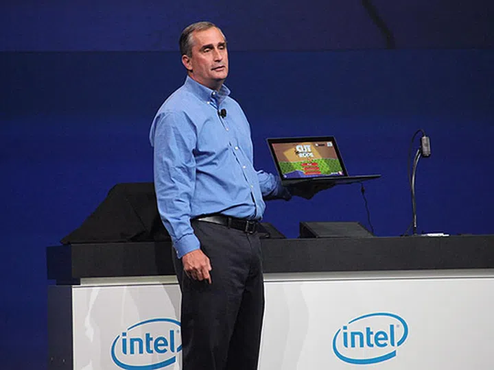 Intel CEO, Brian Krzanich with the world's first 'Broadwell' demo which is the next generation Core based on the latest 14nm process.