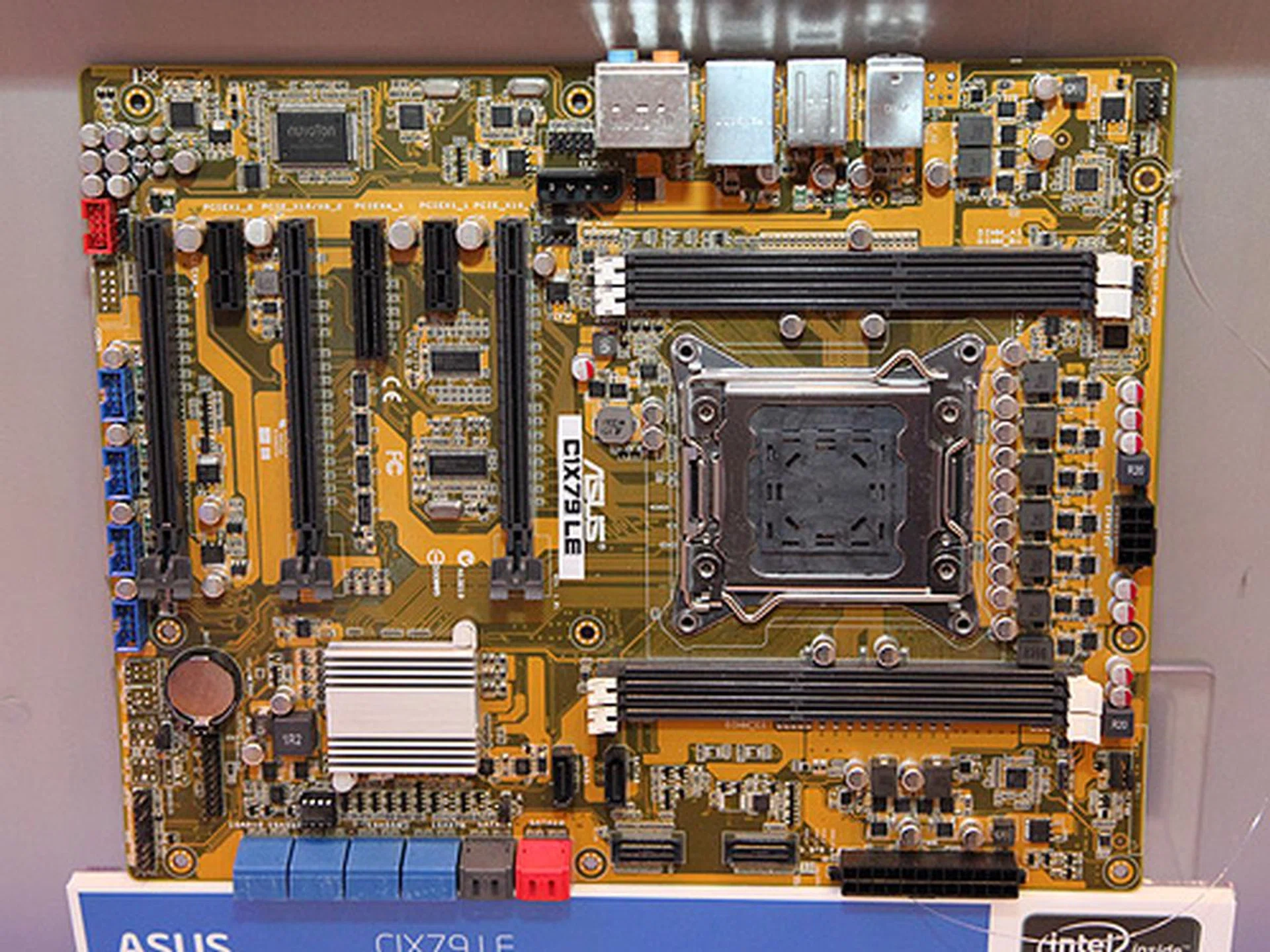 The ASUS CIX79 LE motherboard.