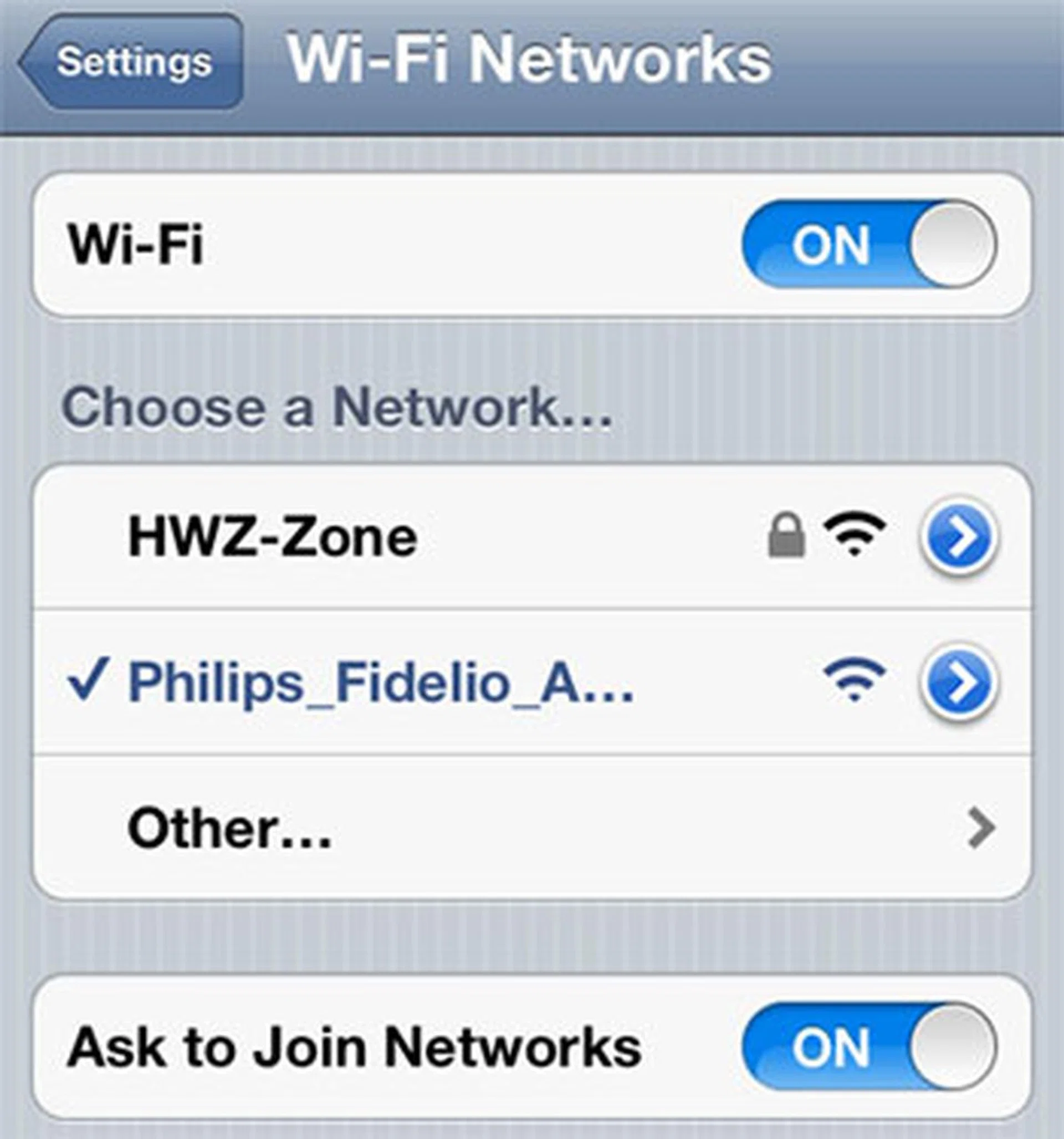 The Philips Fidelio's SSID should appear on the list of available wireless networks after you've pressed and held the DS9800W's Wi-Fi button for five seconds. This is also where the LED blinks green and yellow. The SSID might take up to 30 seconds to show up. Patience!