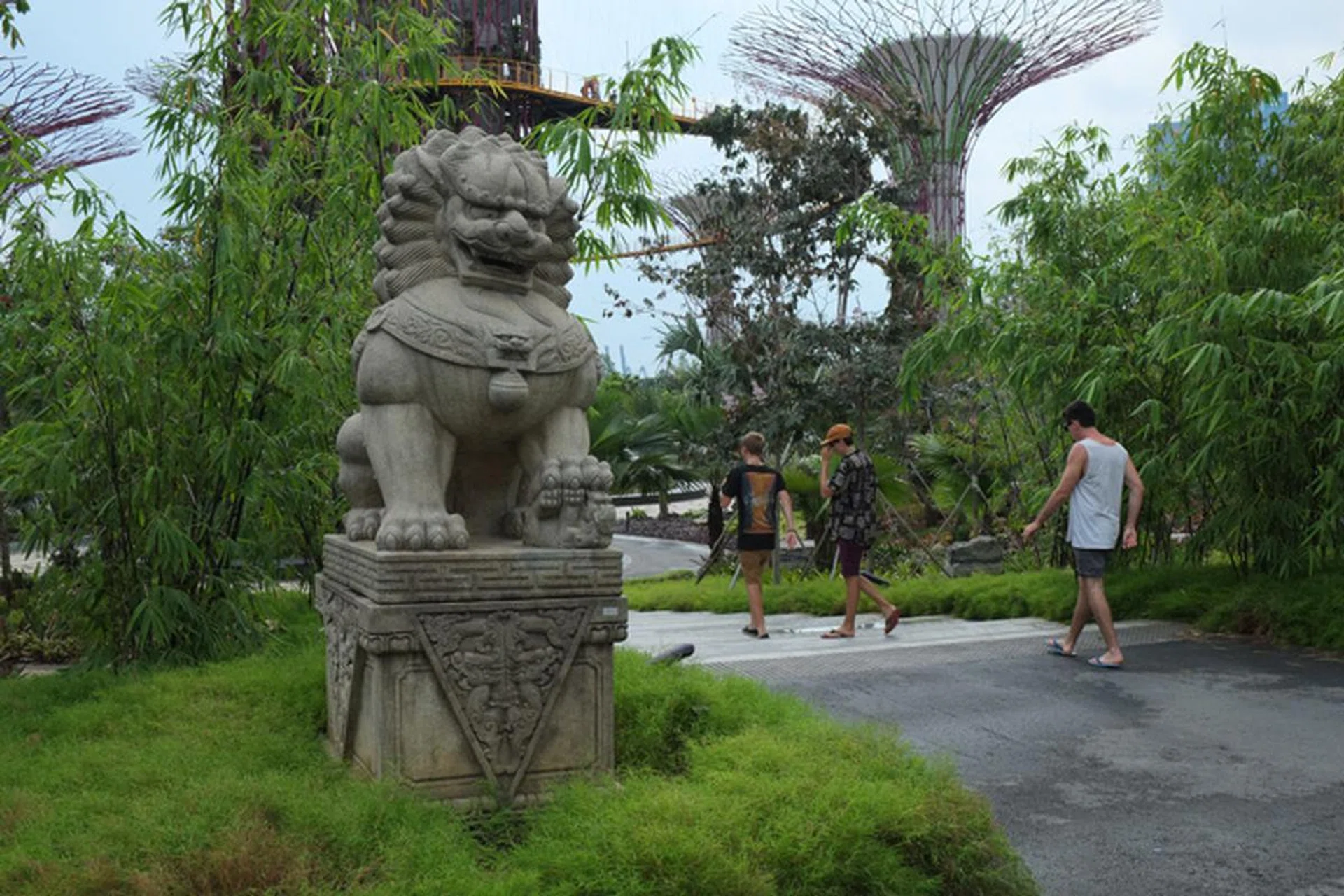 f/8 at 36mm (35mm equivalent), 1/600 sec, ISO 800.