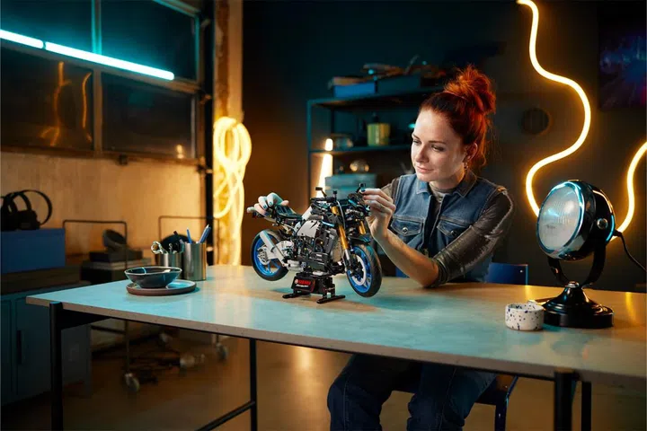 LEGO Technic Yamaha MT-10 SP