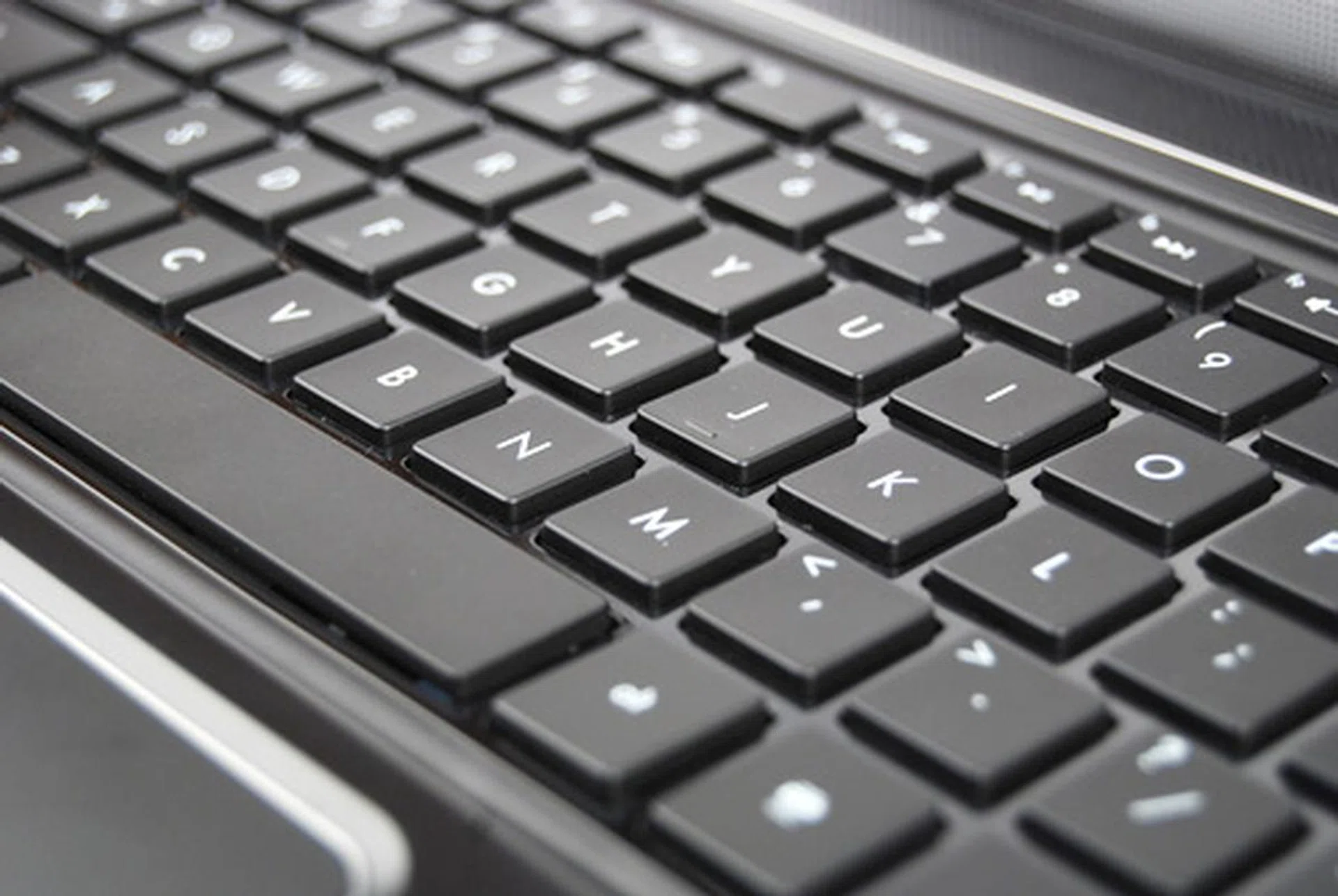 The chiclet keys on the dv6 are understated and overlooked simply because it's pretty common now, but they manage to make working on the dv6 quite a pleasure. 