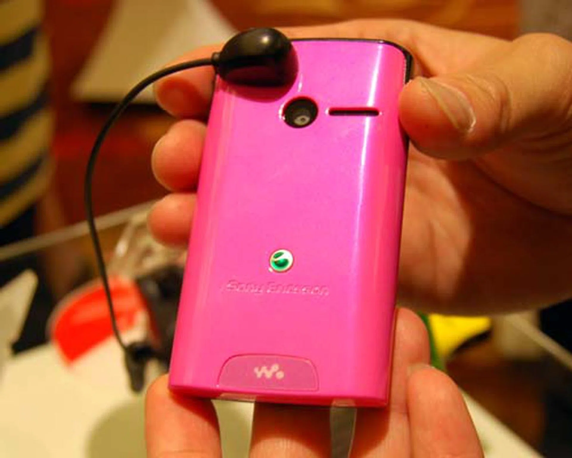 A 2-megapixel camera resides at the rear of the device, and you get multiple color choices with the interchangeable covers of the Yendo.