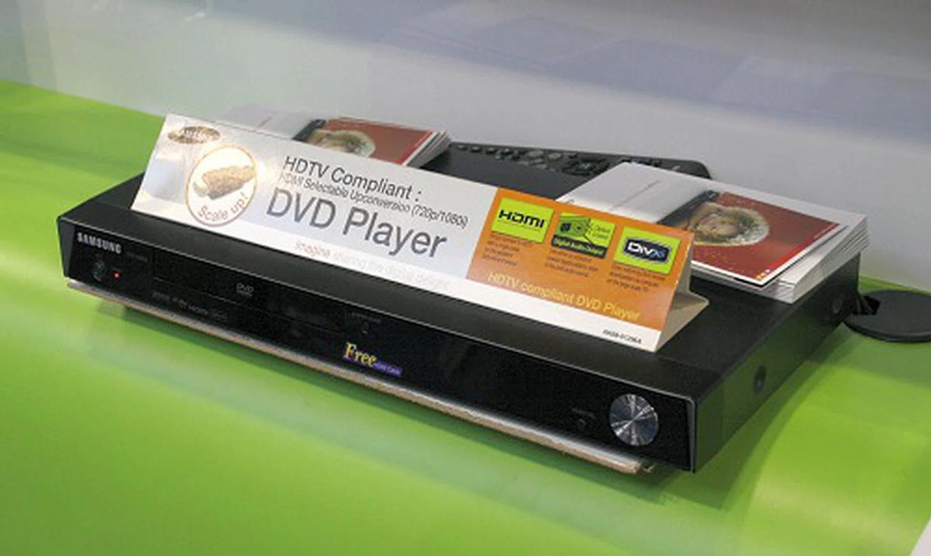  Want to make good use of that 1080p panel you bought recently? Samsung has the FHD 1080P7 DVD player that can up-scale plain DVDs to Full HD resolutions (1080P), supports Anynet+, DivX playback and is just 45mm thick only. Only $199.  