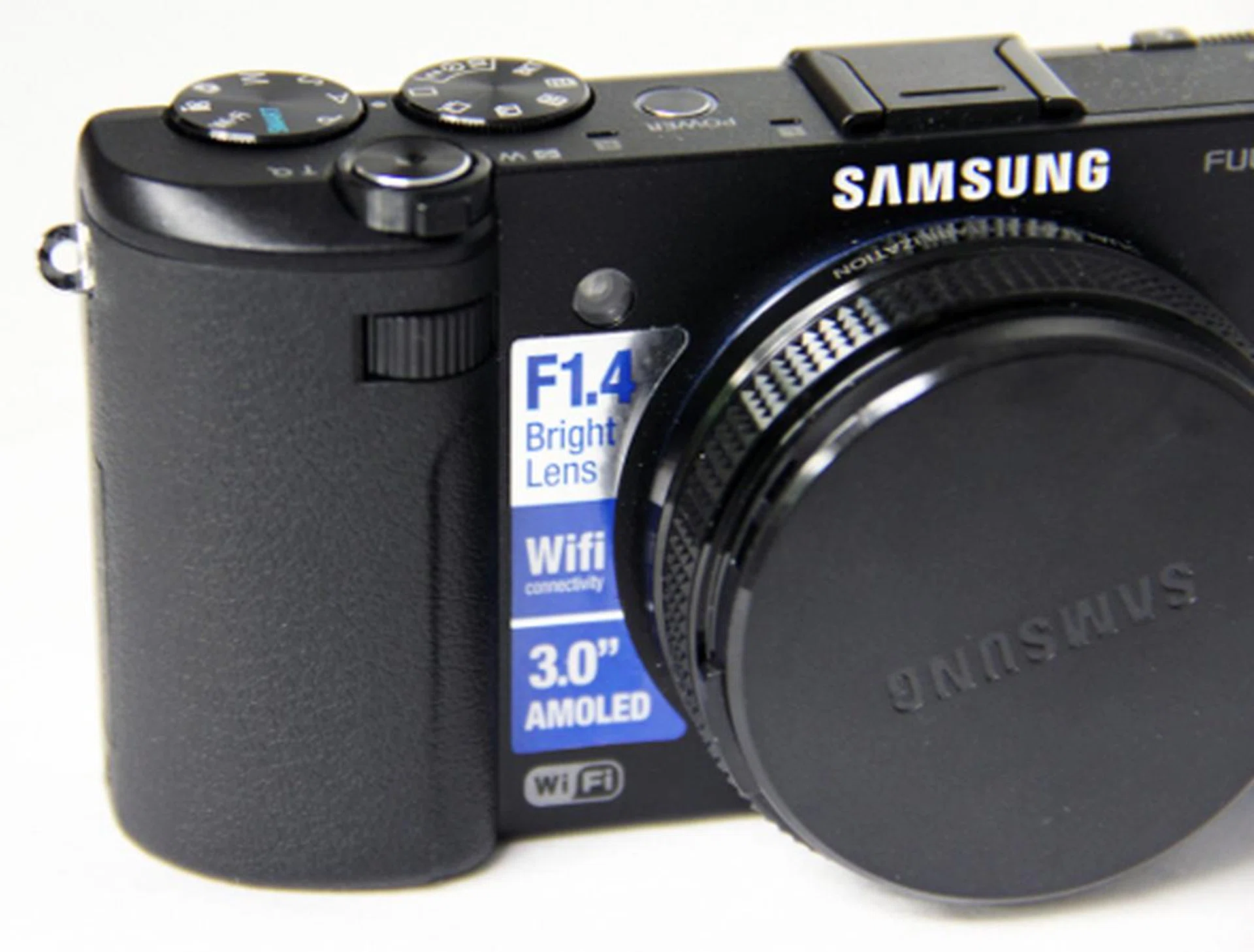 There's a small wheel located on the hand grip that lets you adjust settings for the respective mode you're shooting in. 