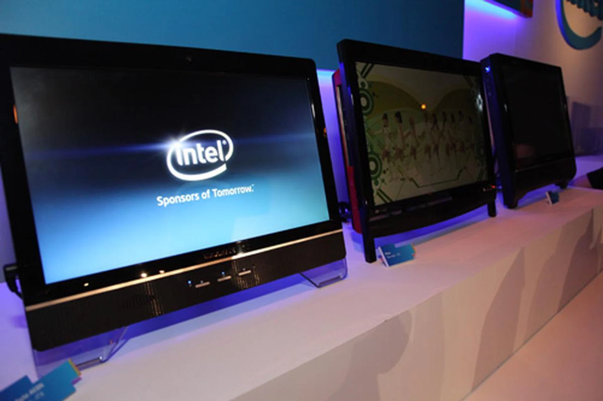 Examples of All-in-One desktop systems integrated using the new Thin Mini-ITX board.