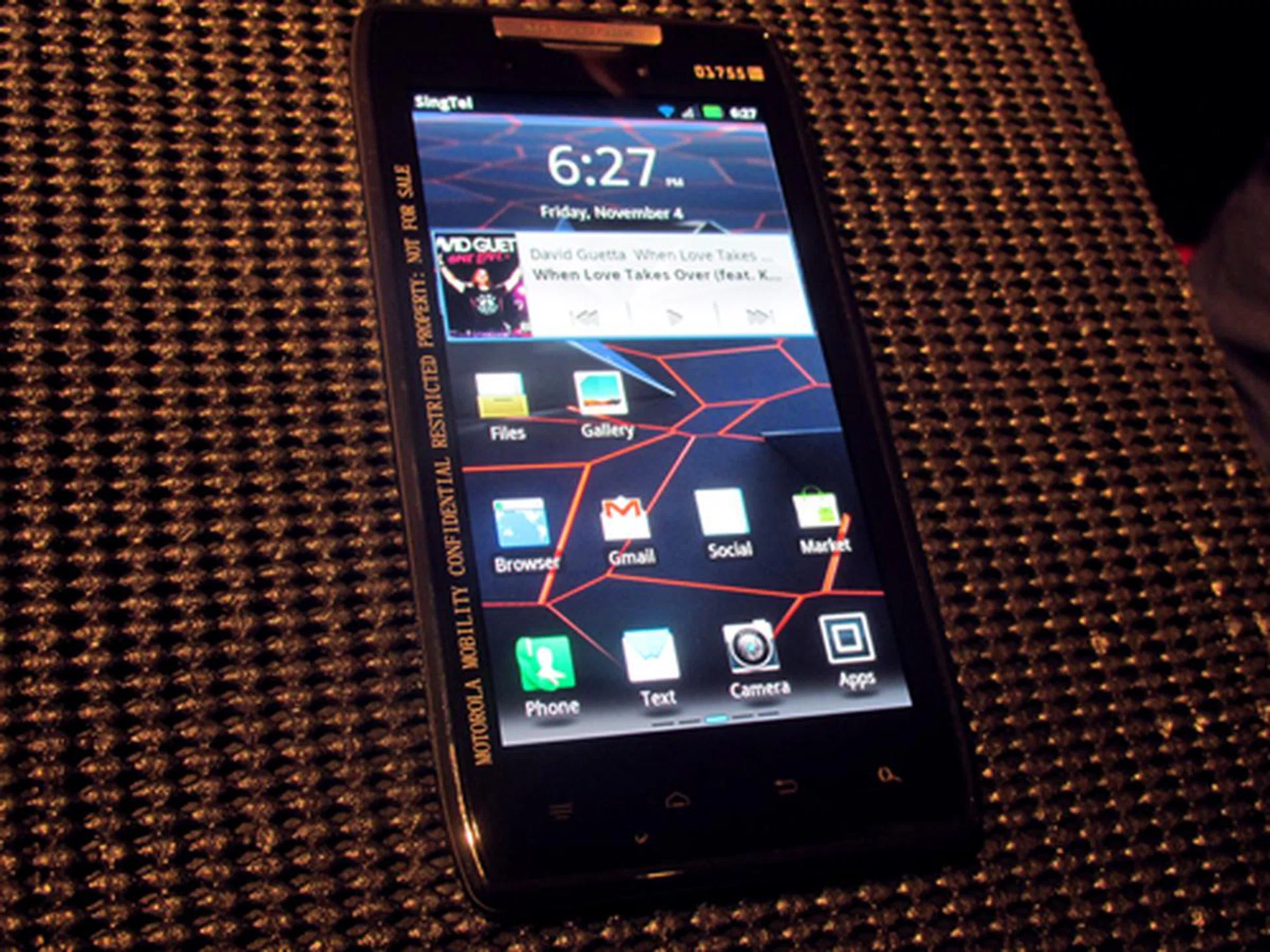There are no physical buttons on the smartphone, relying on four well-spaced touch controls below its huge screen. The RAZR's qHD and Super AMOLED Advanced touchscreen looks amazing in person, with brilliant color reproduction and clear details. We played with the phone's touchscreen for some time and it seemed responsive and fast. According to Motorola, they have also coated the phone with splash coat, which reportedly makes the phone less susceptible to accidental spills (how effective this is, we can't say for now).