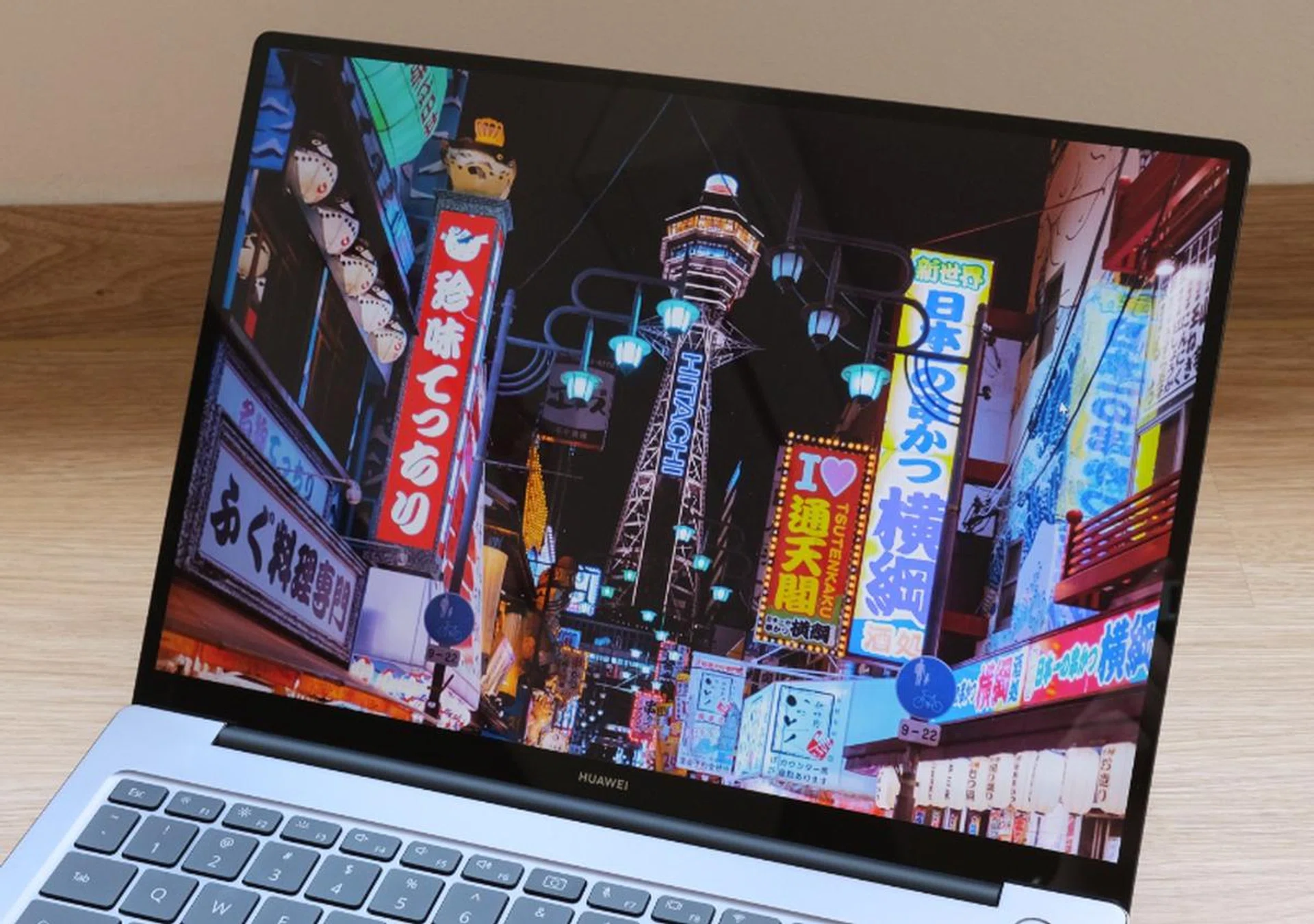 The display is highlight mainly because of its 3:2 aspect ratio. The extra vertical space is is great for productivity apps.