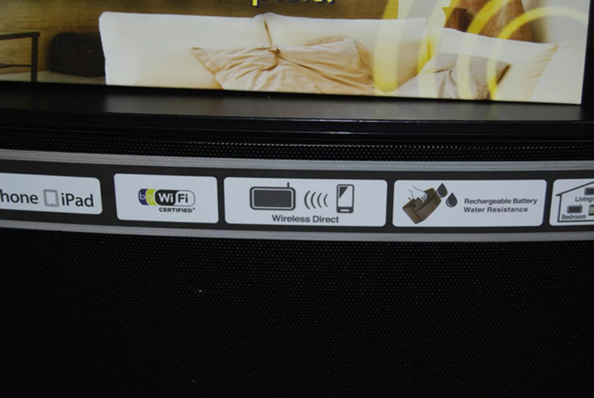 The main draw of the Pioneer wireless speaker is the fact that it can set up its own wireless network with your smart device, supporting playback via DLNA and AirPlay without the need of a wired Ethernet connection.