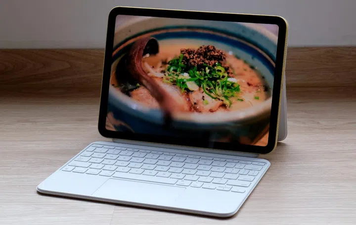 The Apple iPad (10th Gen).