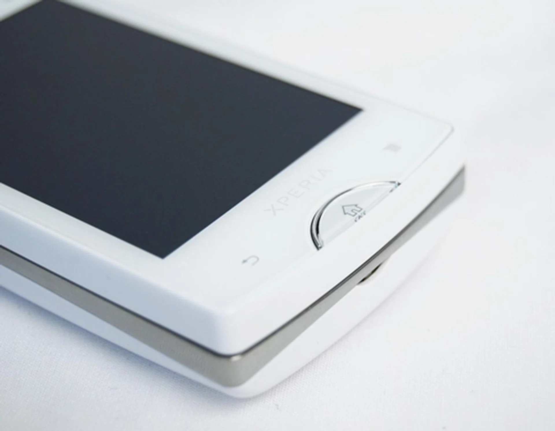 The home button is not raised enough for comfortable pressing too.