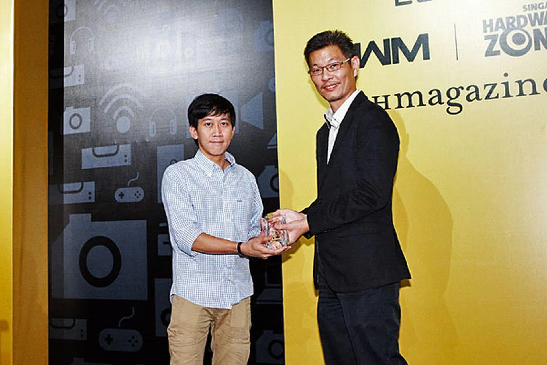 Yamaha won the Editor's Choice award for Best Sound Bar System. Accepting the award was Mr. Alex Low from Yamaha Music (Asia) Pte. Ltd.