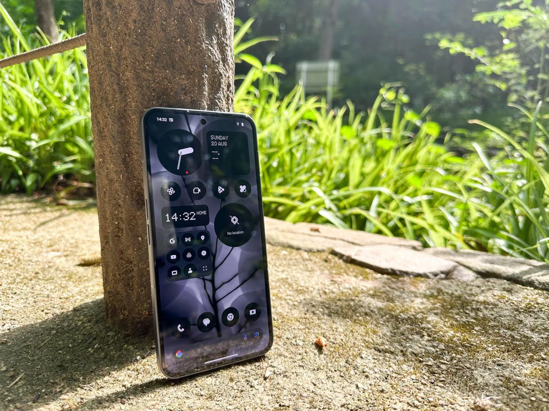 Nothing Phone (2) display under bright 2pm summer sun in Tokyo, Japan.