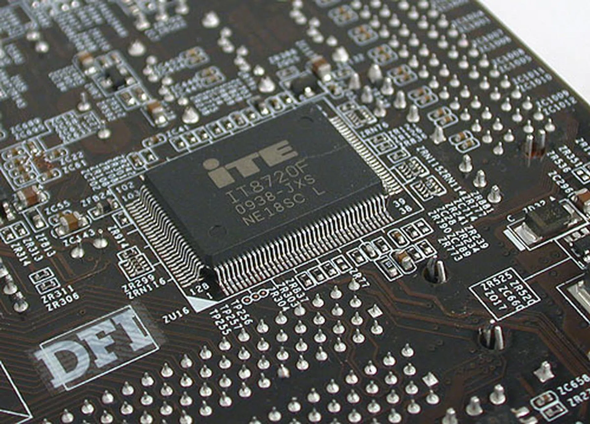 One way to maximize the limited PCB is to have some components underneath the board, like this chip responsible for hardware monitoring and fan control. 