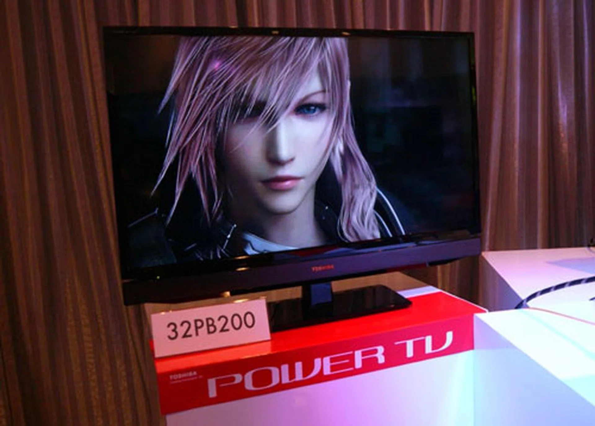 The 32-inch PB200 possesses a weird combination if you were to ask us. As mentioned, it has a paltry HD-ready screen estate although it is powered by direct LED backlights. 