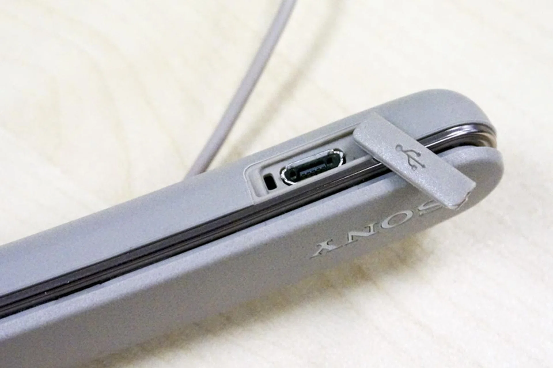 The USB port supports charging and wired use in flights.