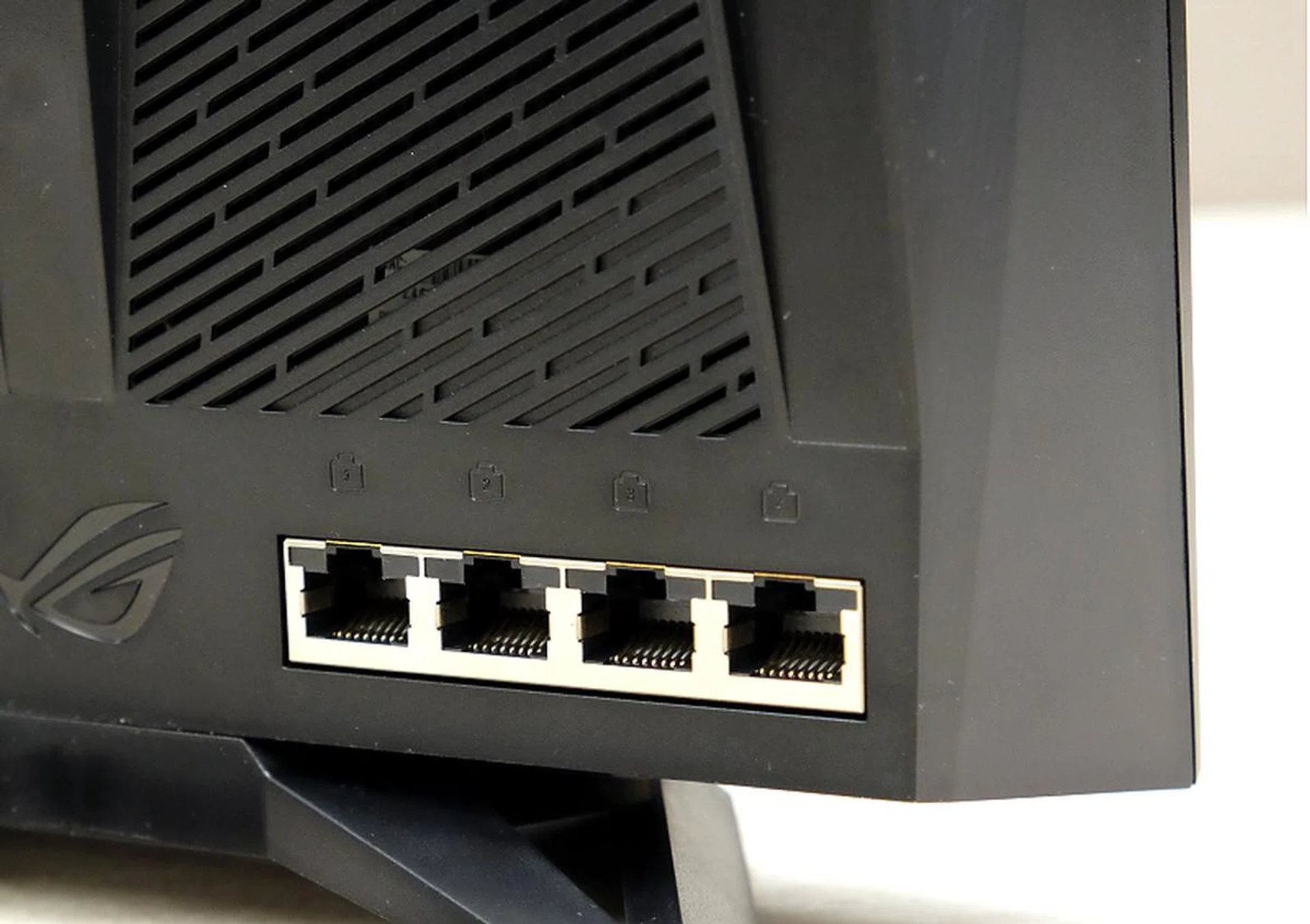 The first and second LAN ports can be used together to create a single 2Gbps connection.