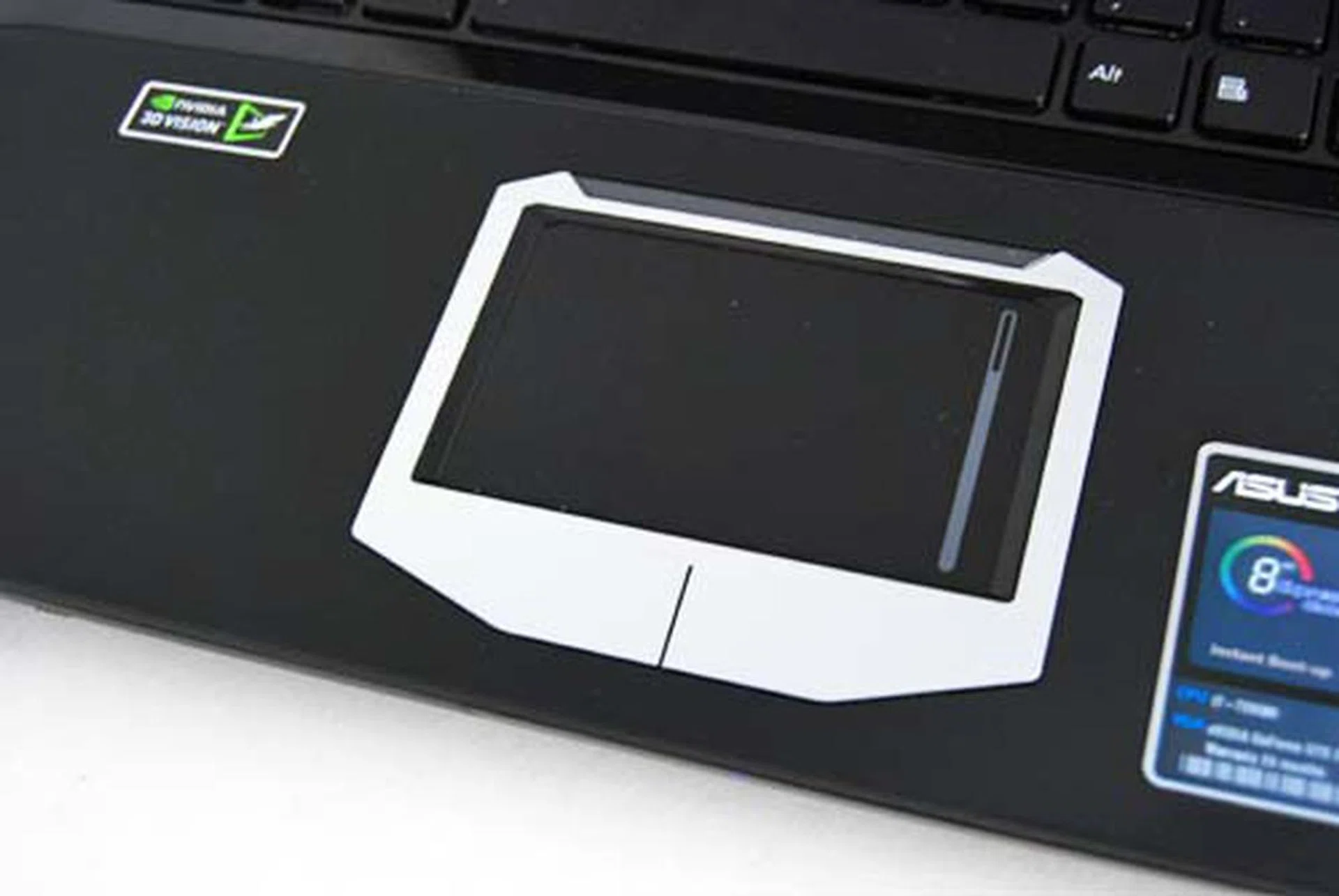 The trackpad's pretty decent too, but you won't be using this because you'll be using the included Razer Abyssus mouse.