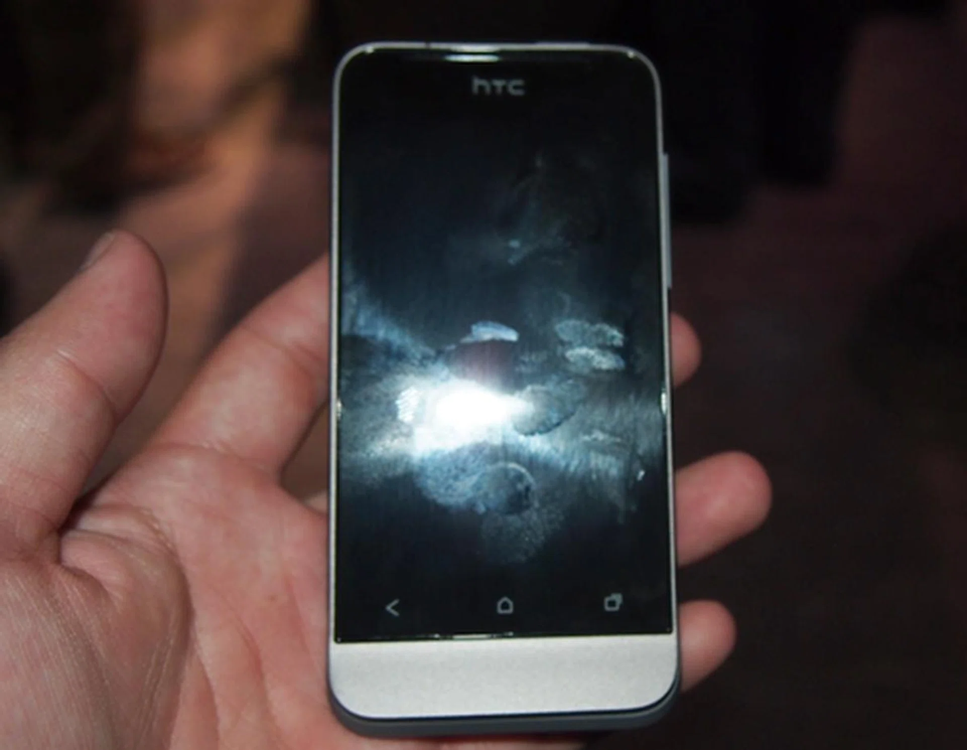 Unfortunately, we did not have access to a working unit at the launch event. Despite its entry level position, we find the HTC One V to be well built.
