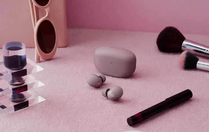 Sony WF-1000XM5 in Smoky Pink. Photo: Sony.