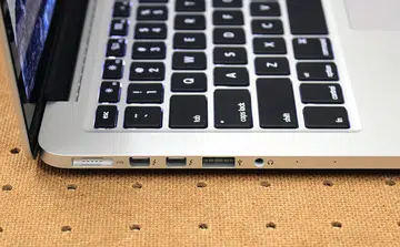 Security researchers take advantage of the Thunderbolt port to spread their worm.