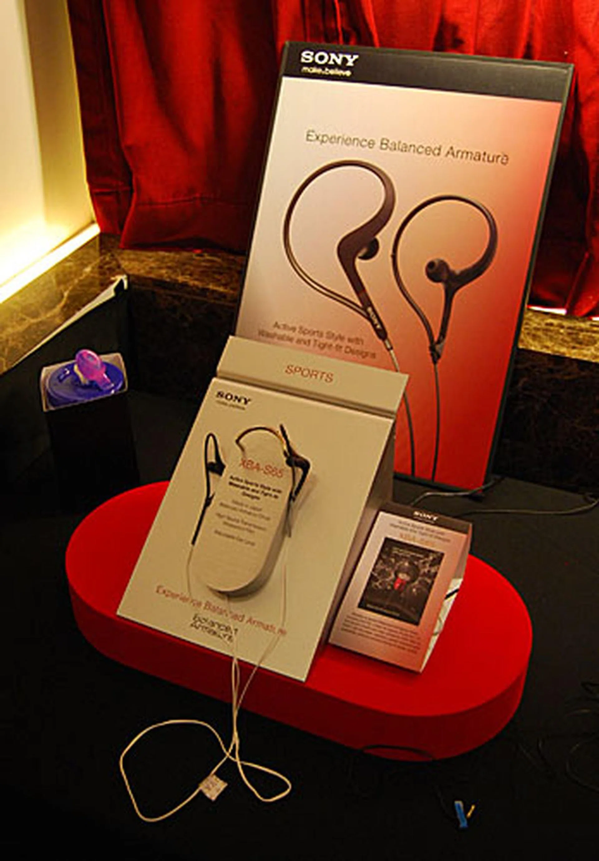 If you like listening to music while you play sports or exercise, the XBA-265 might just be the headphones for you.