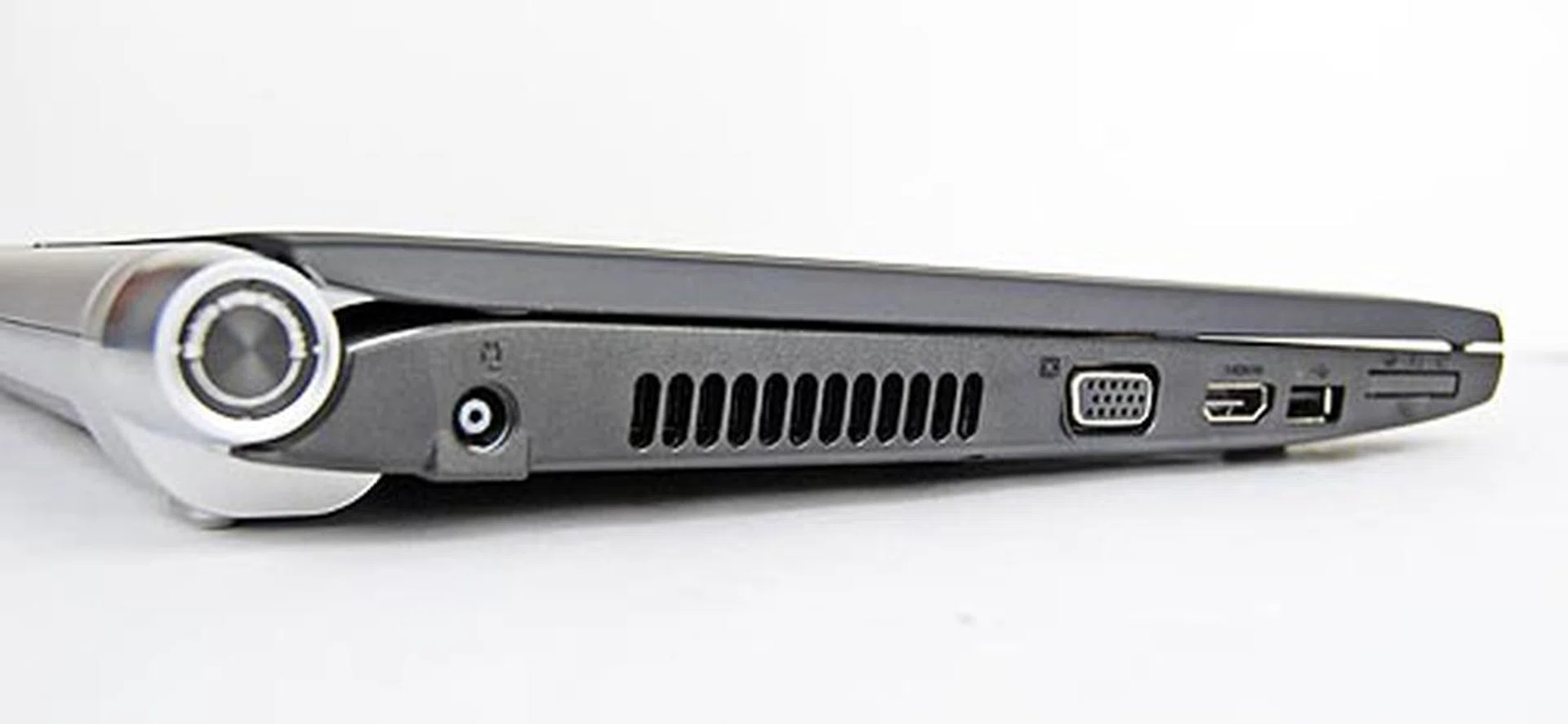 The left side plays host to the power input connector, VGA output, HDMI, another USB port and the card reader.