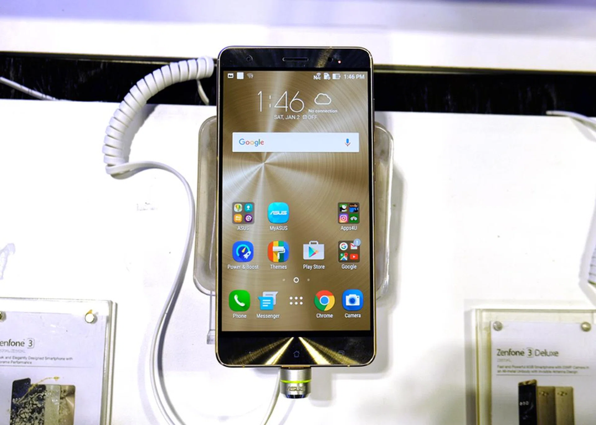 The ASUS ZenFone Deluxe is ASUS' first flagship smartphone and sports a unique aluminum alloy unibody invisible-antenna design, as well as a 23-megapixel rear camera, and a powerful Qualcomm Snapdragon 820 processor with 6GB RAM. It usually retails for S$998, but you can get one at the IT Show for just $888 and you'll also get a 10,050mAh ASUS powerbank for free. 