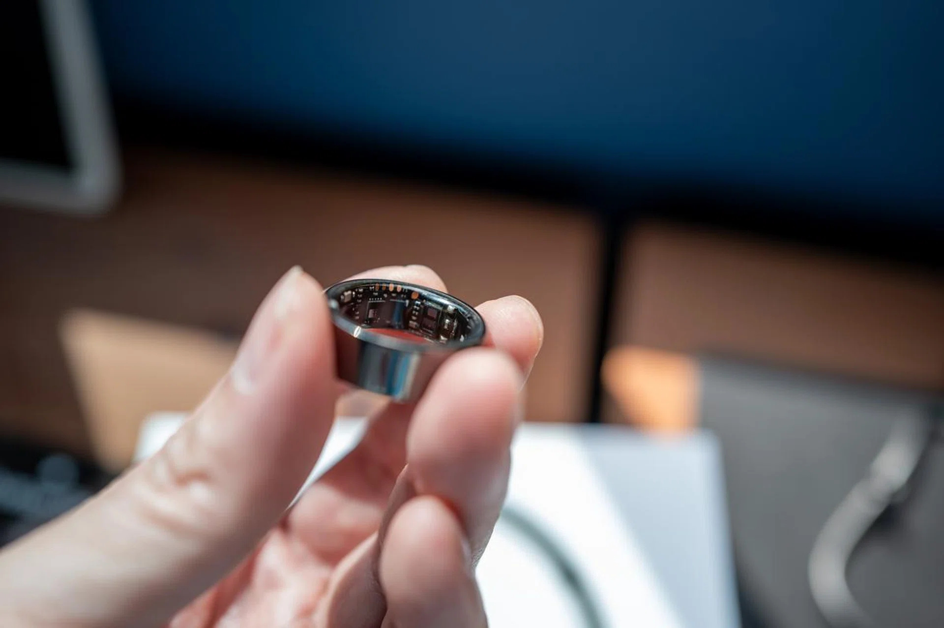 It's quite unbelievable how many sensors you can squeeze inside such a small device.