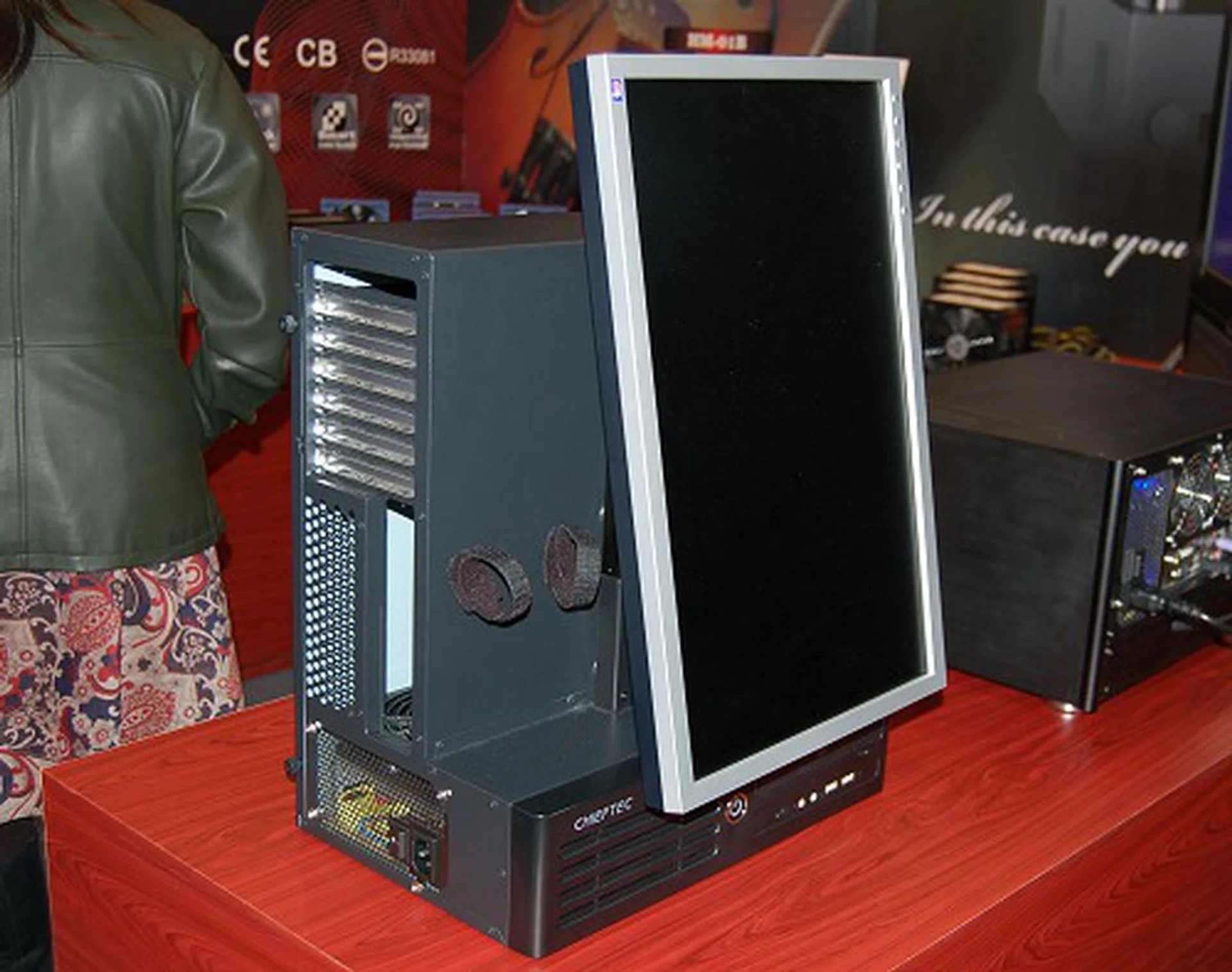  This is however the really interesting chassis ï¿½ a DIY all-in-one PC, right down to even the monitor. You'll see later that Enlight has a more elegant version of this concept and is more ready to release to market. However, this model from Chieftec is completely DIY-able. You name a component, and you can configure it.  