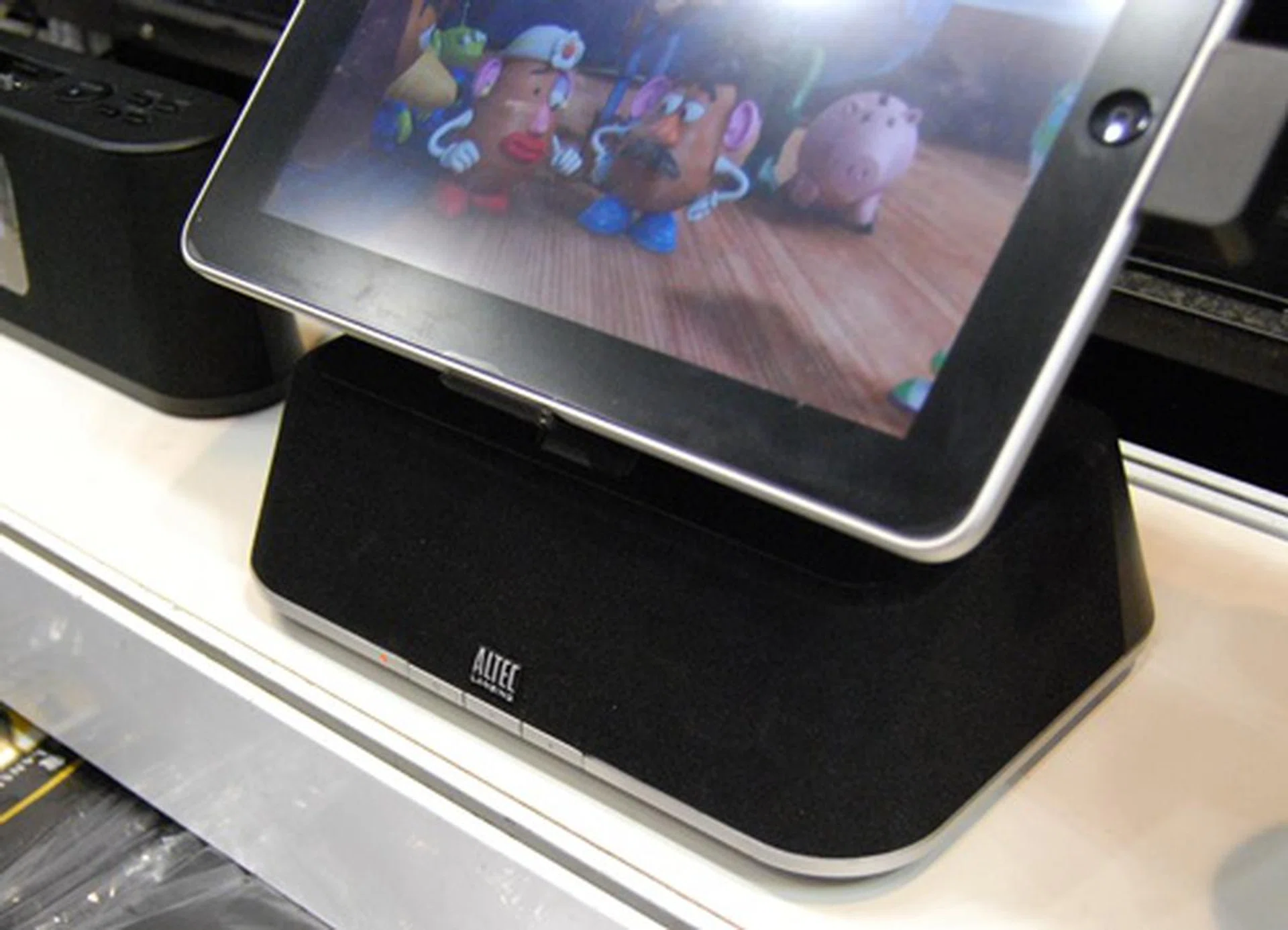 Have many apple gadgets? The Altec Lansing Octiv Stage MP450 speaker charges your iPad or iPhone while docked as well as pivots to fit portrait or landscape orientation. Launching at $249.