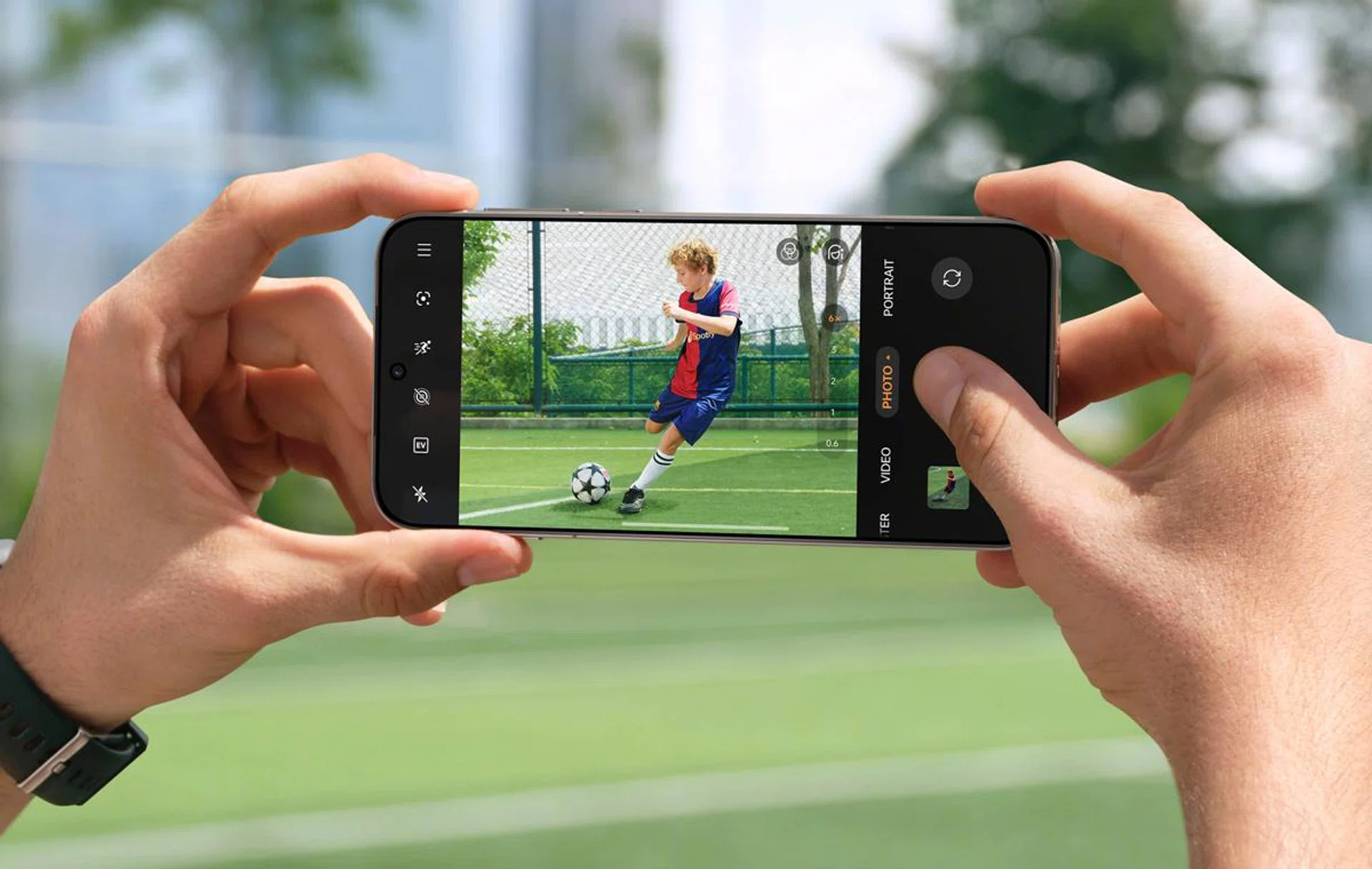 Lightning Snap on OPPO Find X8 series. Image: OPPO Singapore.