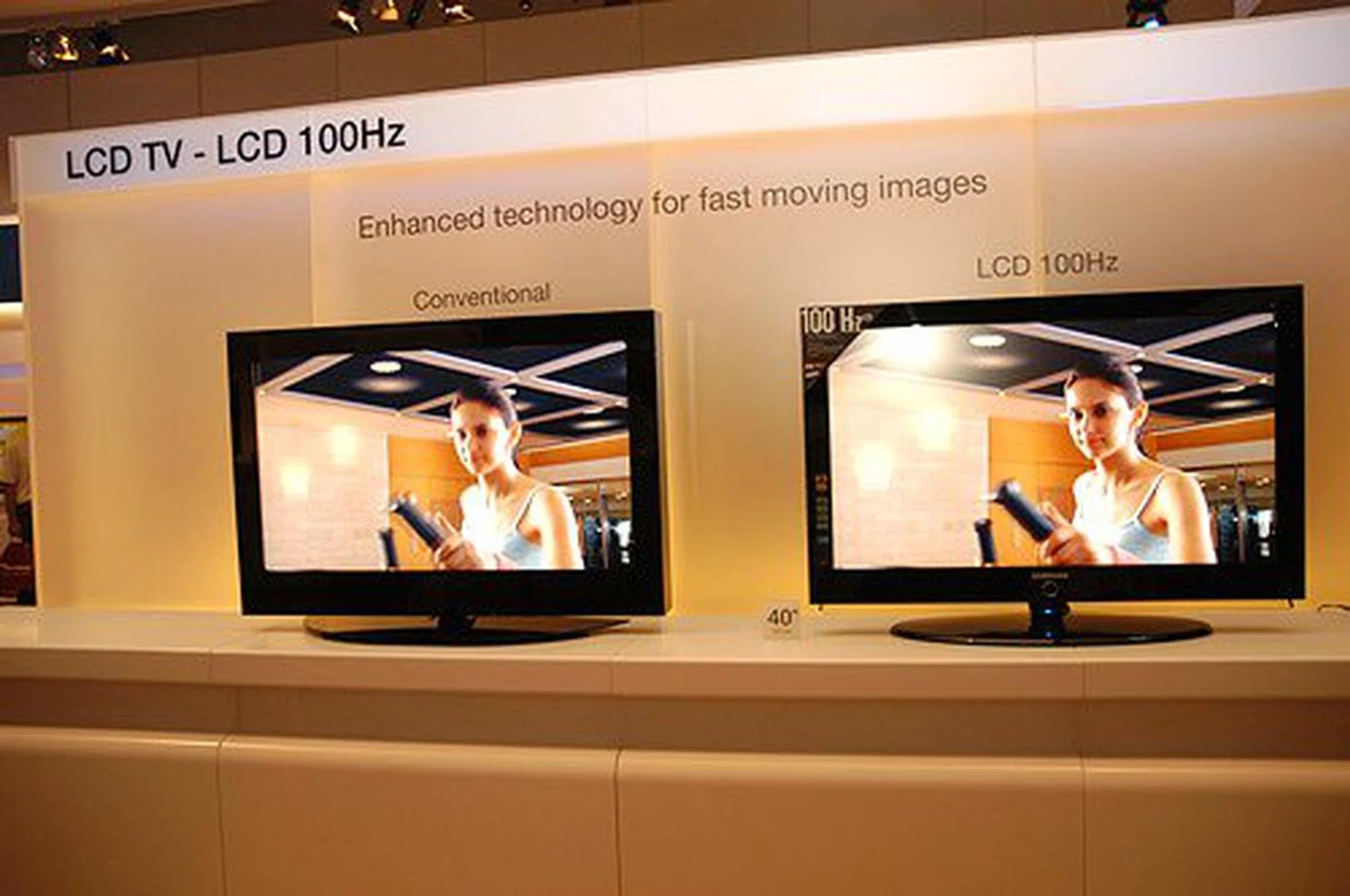 Samsung showed the difference of an LCD TV with 100 Hertz frequency versus a conventional TV using a 40-inch model.