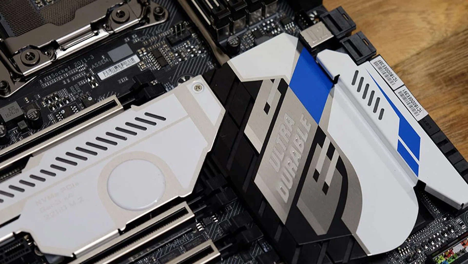 Gigabyte X99A Designare EX M.2 shield