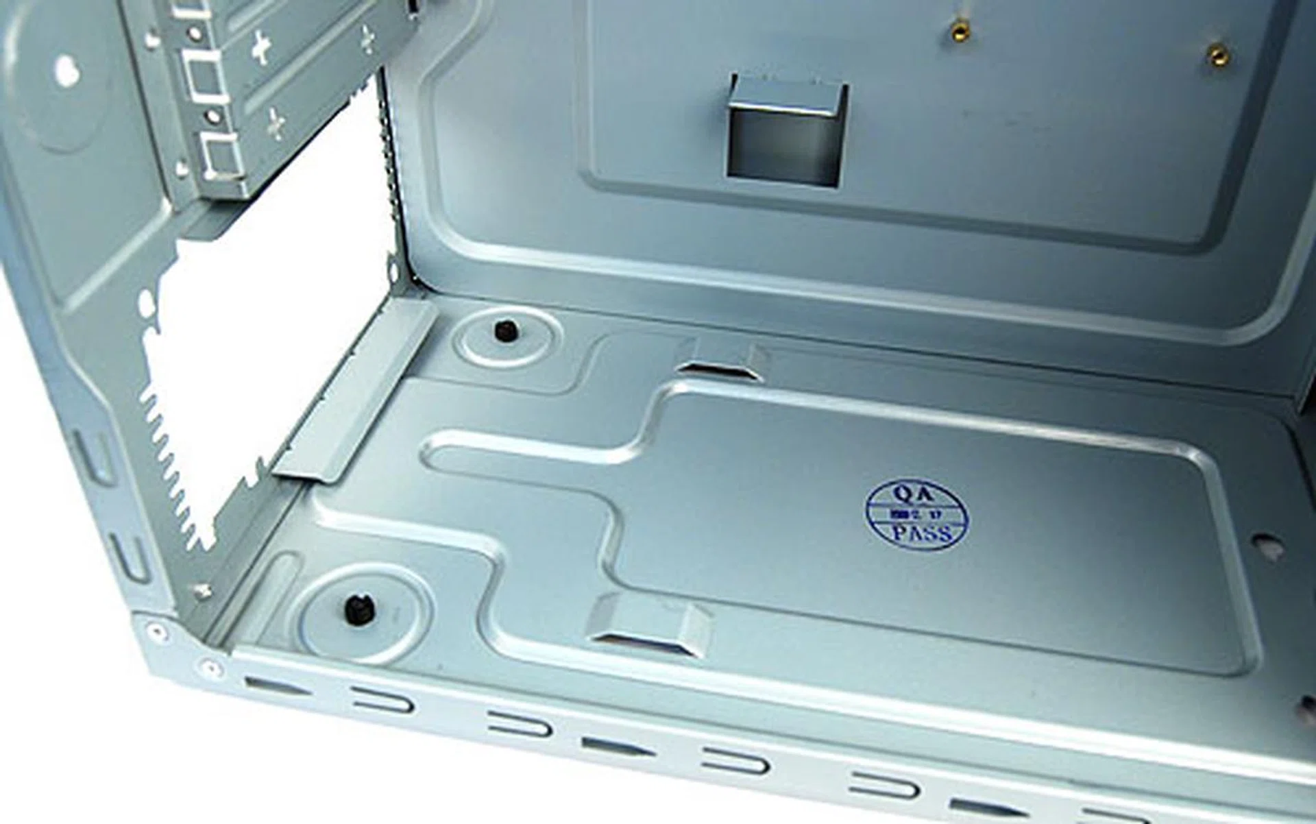 The PSU bay is located at the bottom, and the odd thing is that there's no mesh for exhaust air from the PSU to escape.