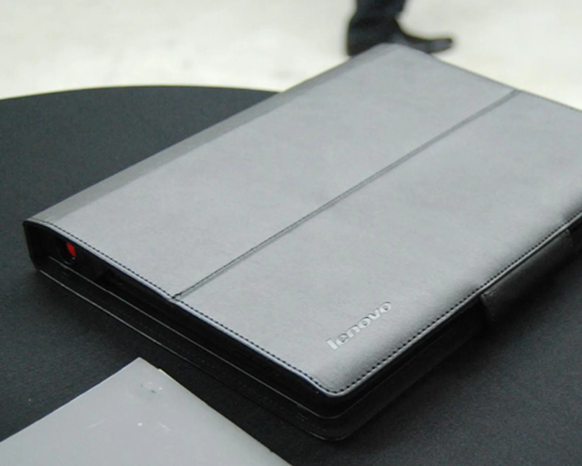 The Folio case takes the same design approach as its ThinkPad series: predominantly black with a somber overall look.