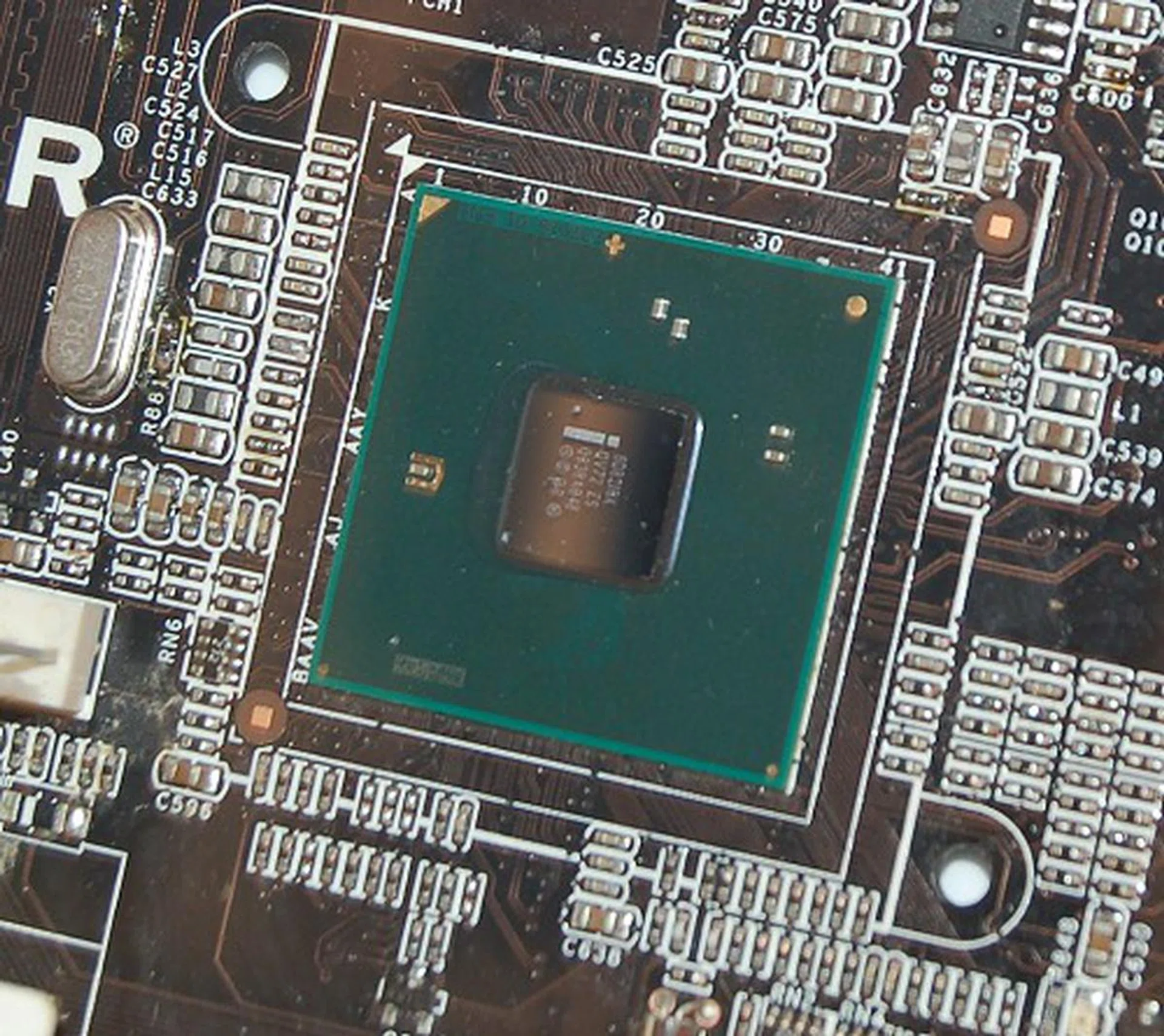  Seen here for the first time ever is the new Intel P55 chipset uncovered. This is a single-chip platform controller hub for the new Core i5 based systems. Expect board designs to get simpler and hopefully cheaper for us customers.  