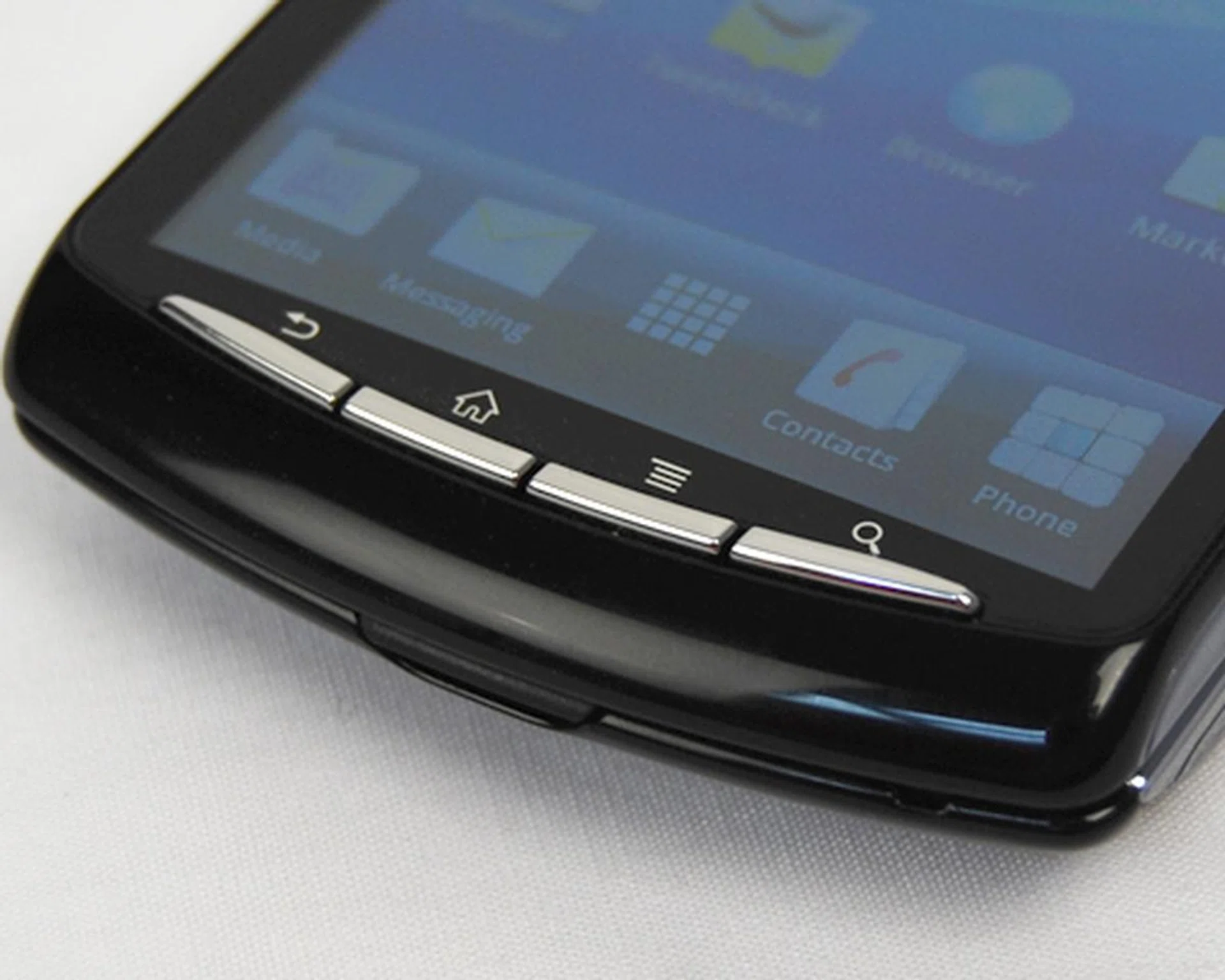 A sight that is not seen on other Xperia devices - four physical buttons instead of three, just below the 4-inch screen.