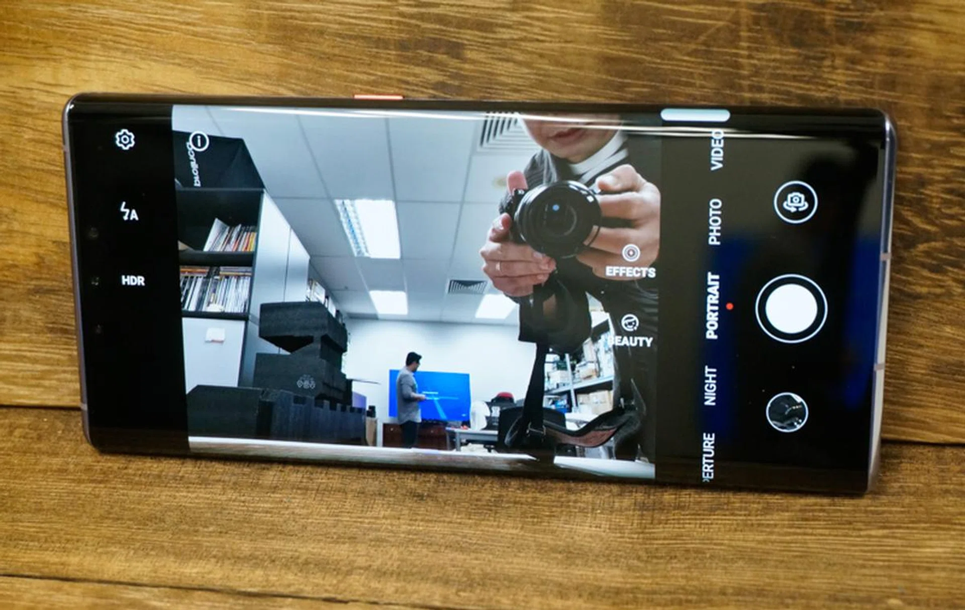 The white bar on the top right is the virtual shutter button.