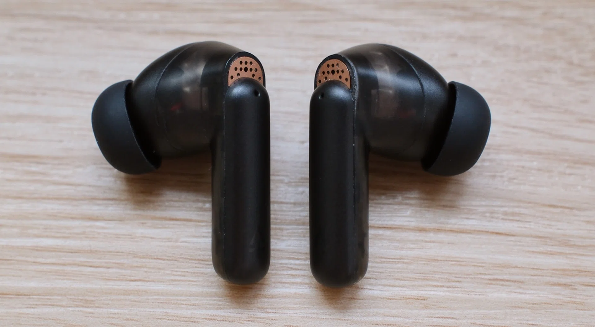 With its blend of performance and price, there's no question that the Creative Aurvana Ace 2 offers the most bang for the buck.