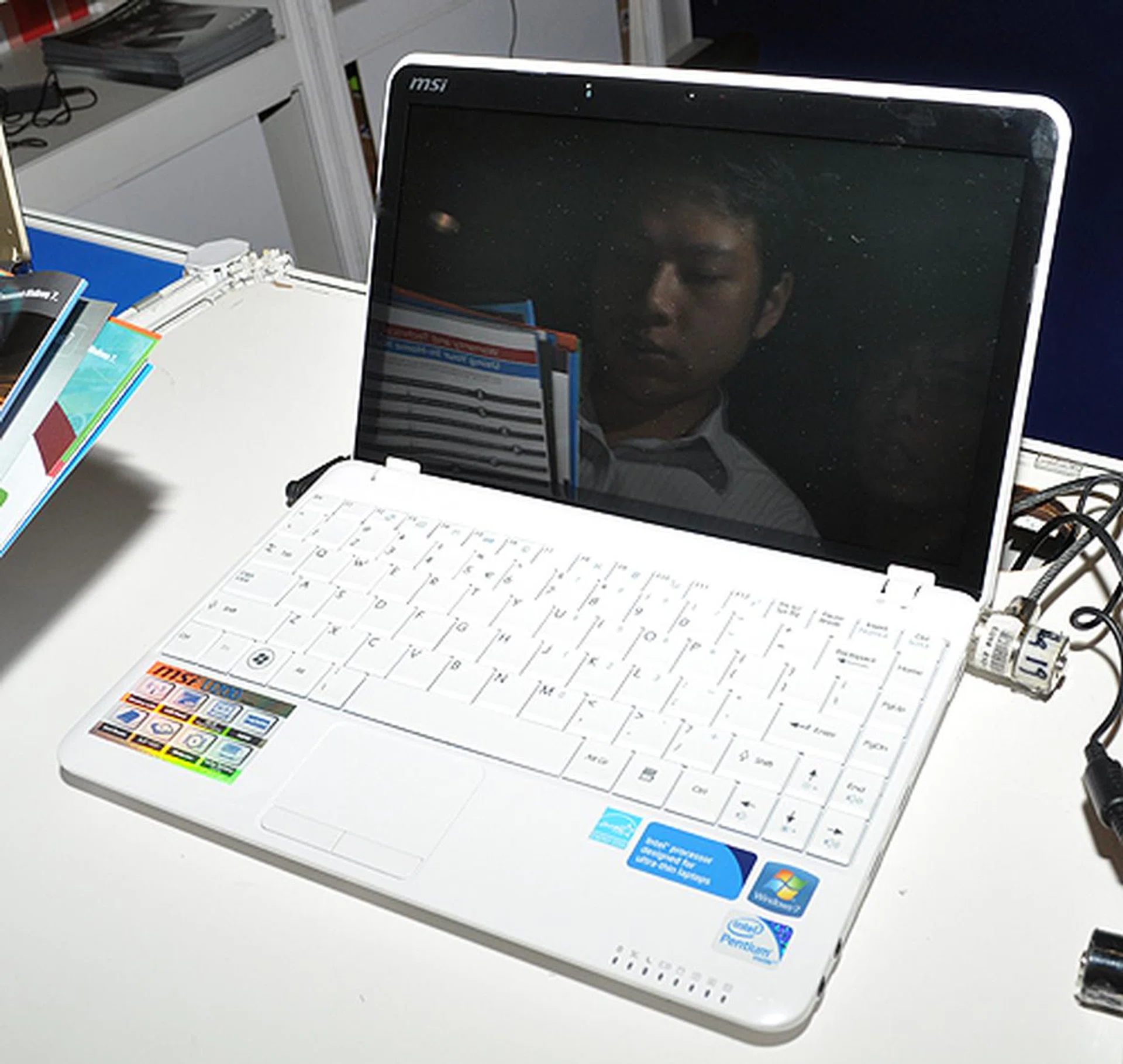 The MSI Wind U200 is powered by a 1.3GHz Intel Core Duo processor, has 4GB RAM and a 320GB HDD. $899 (U.P.: $999) and comes with free optical mouse, carrying case and USB external speakers.